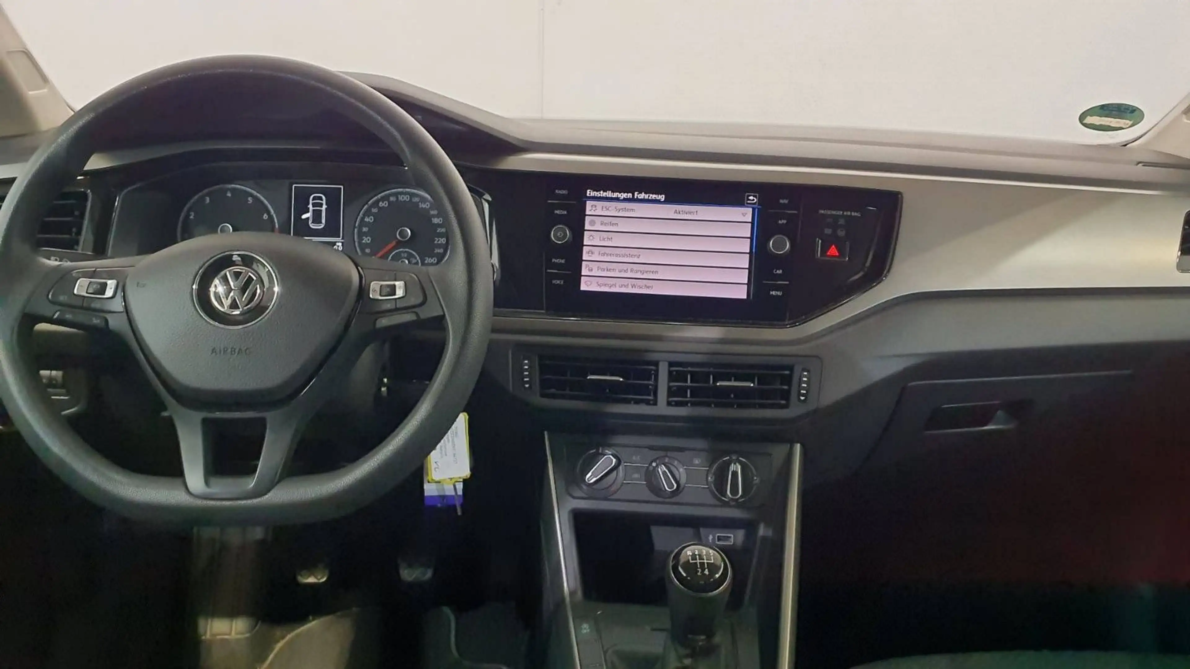 Volkswagen Polo VI Comfortline — photo 9