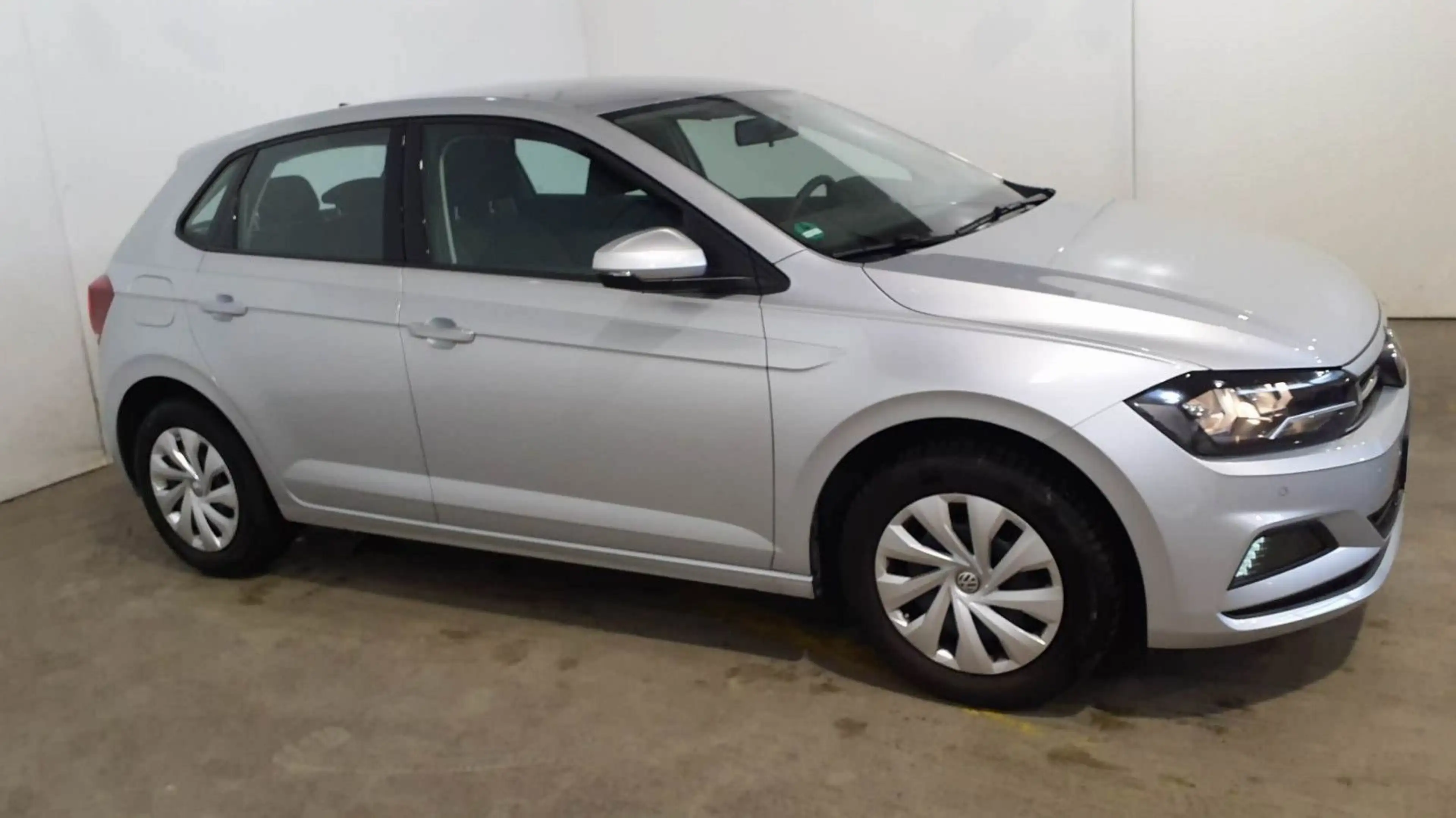 Volkswagen Polo VI Comfortline — photo 3