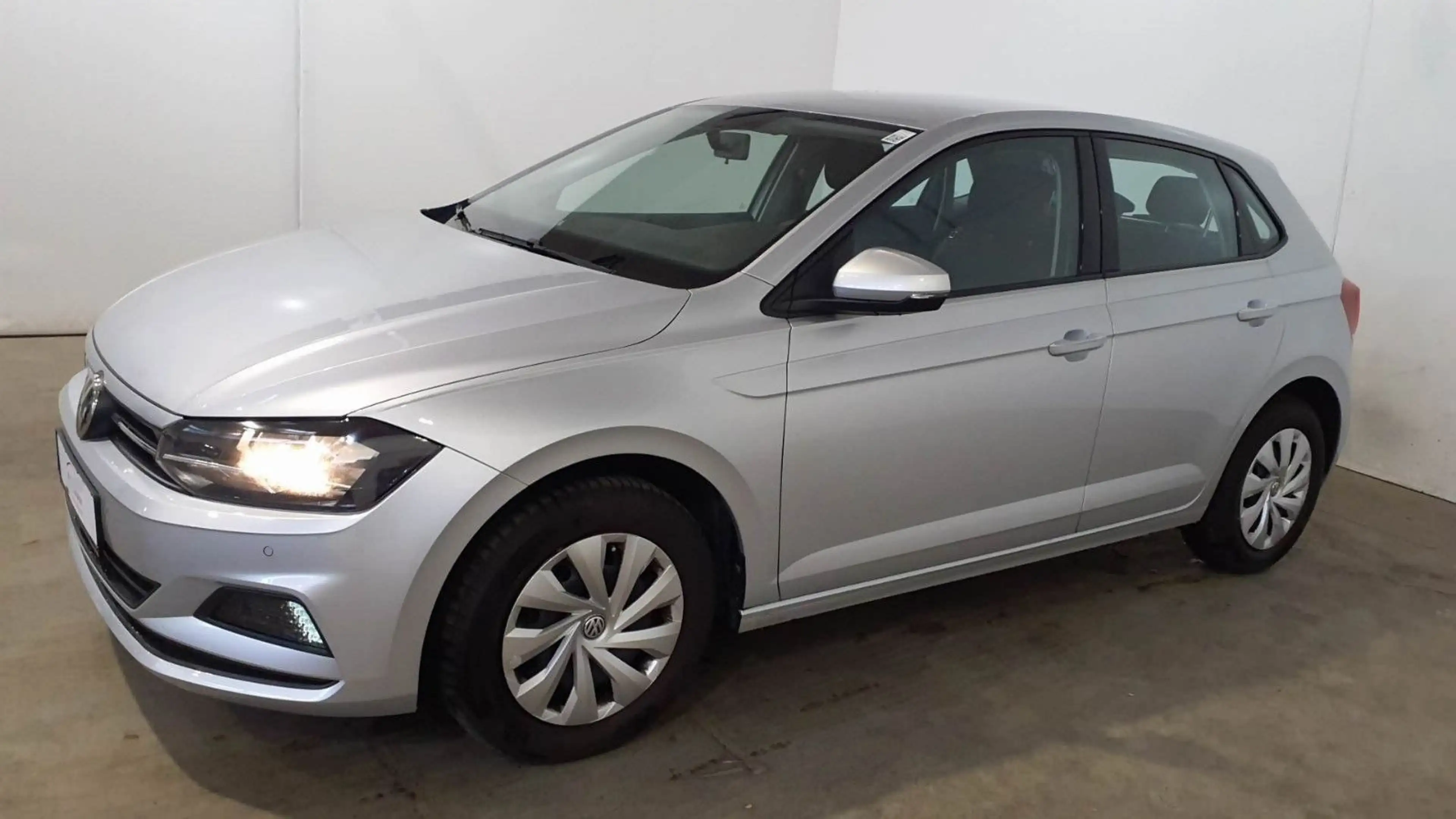 Volkswagen Polo VI Comfortline — photo 4