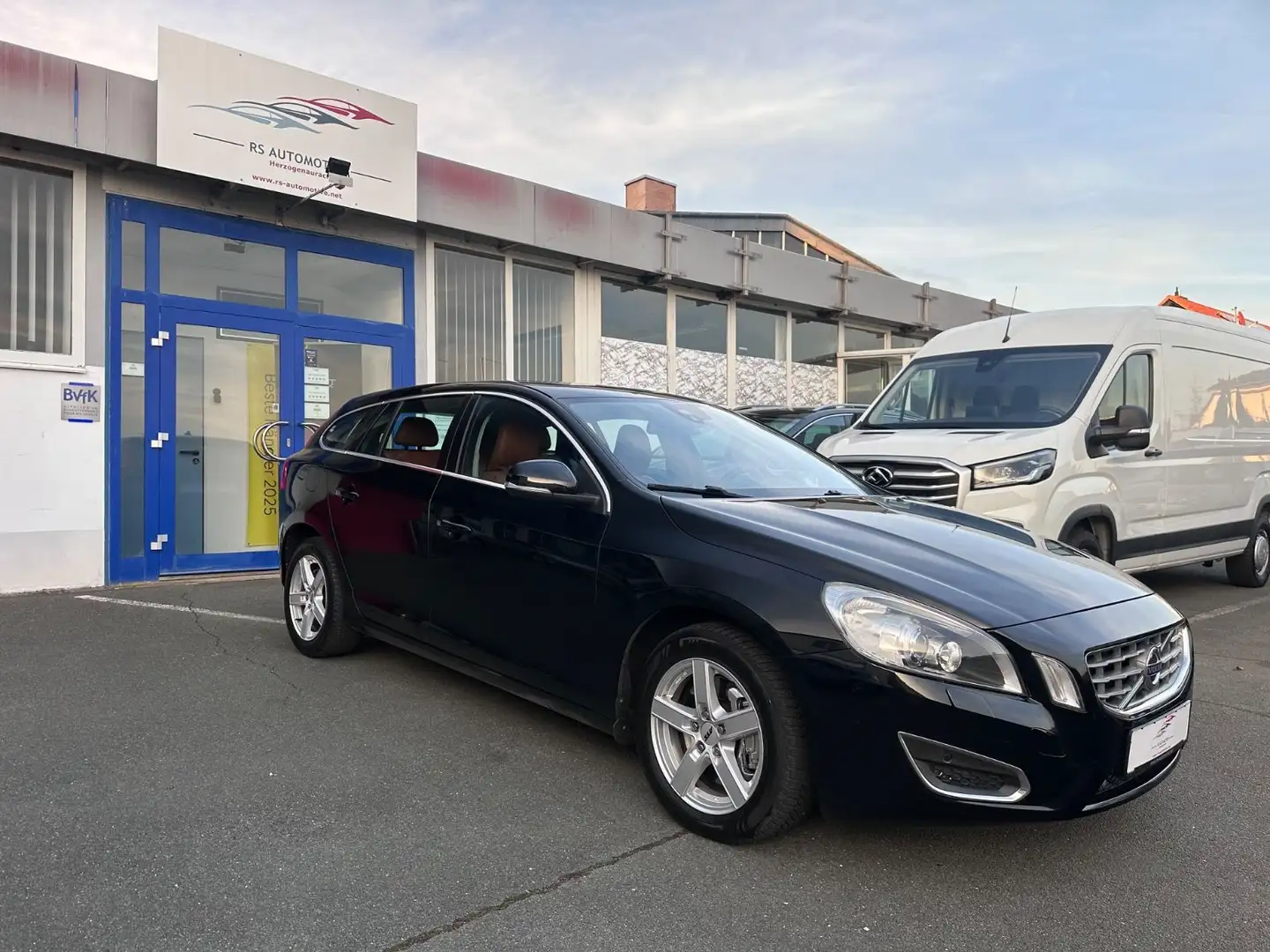 Volvo V60 D5 Kombi Summum 2.4 Autom.*8fach*Navi*Leder* Noir - 2