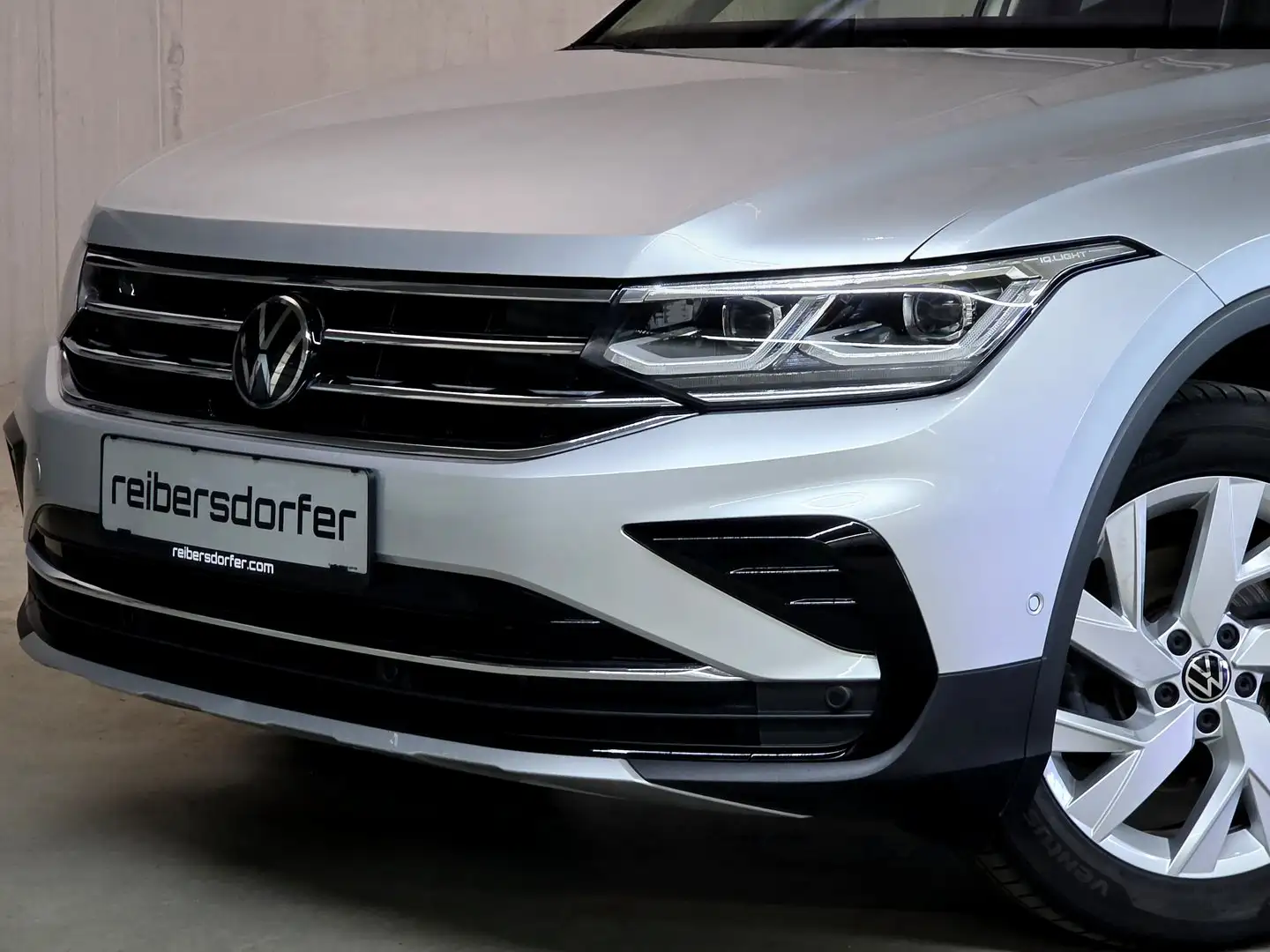 Volkswagen Tiguan Elegance TDI SCR 4MOTION DSG Silber - 2