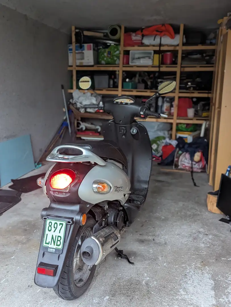 Kymco Kymco 50ccm Roller mit Papieren -2-Takt Серебристый - 2