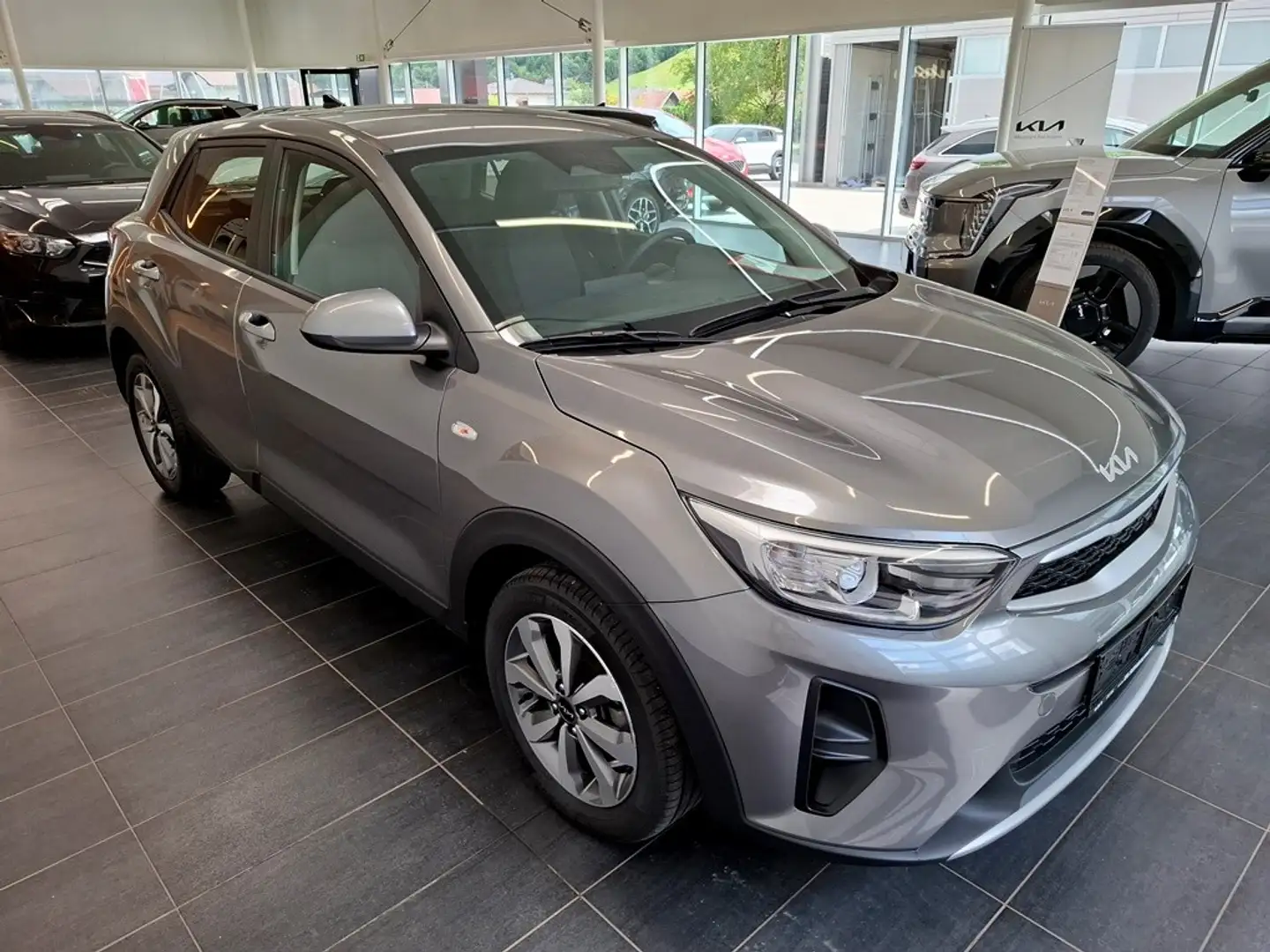 Kia Stonic 1,0 TGDI GPF ISG Titan Grijs - 2