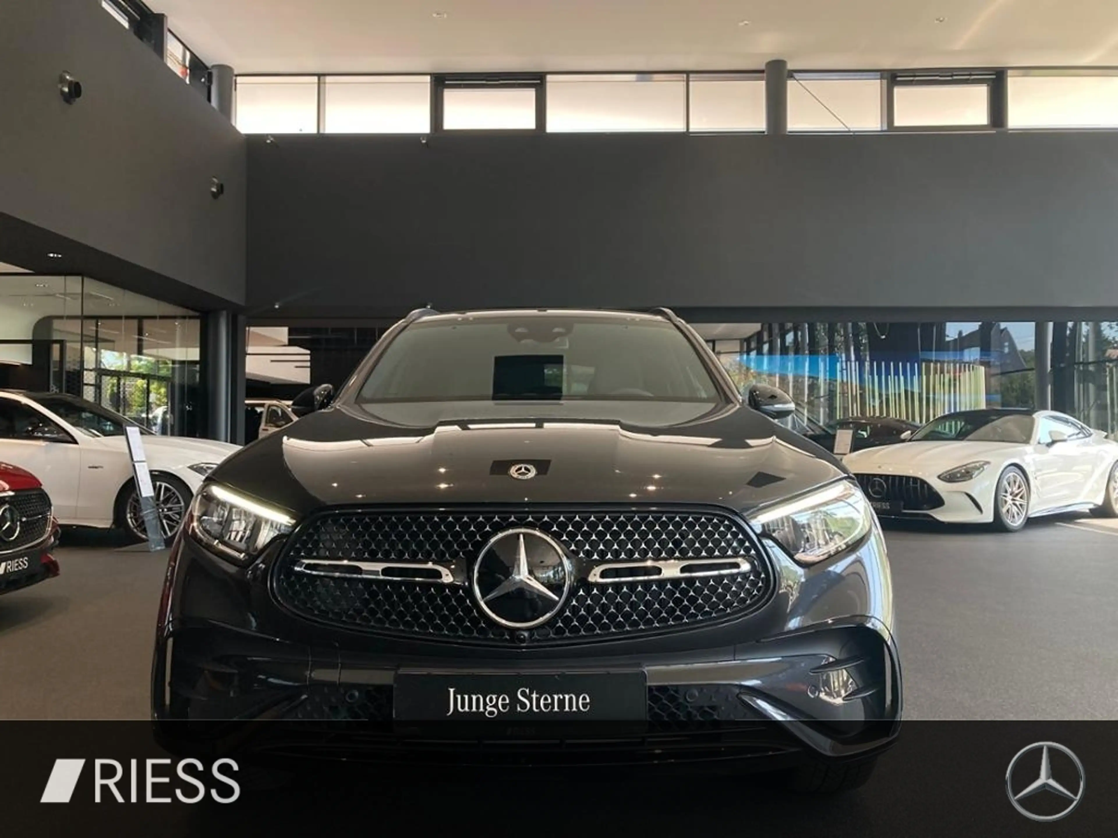 Mercedes-Benz GLC 220 d 4MATIC AMG AHK NIGHT DISTRO FAHRASSIST — photo 3