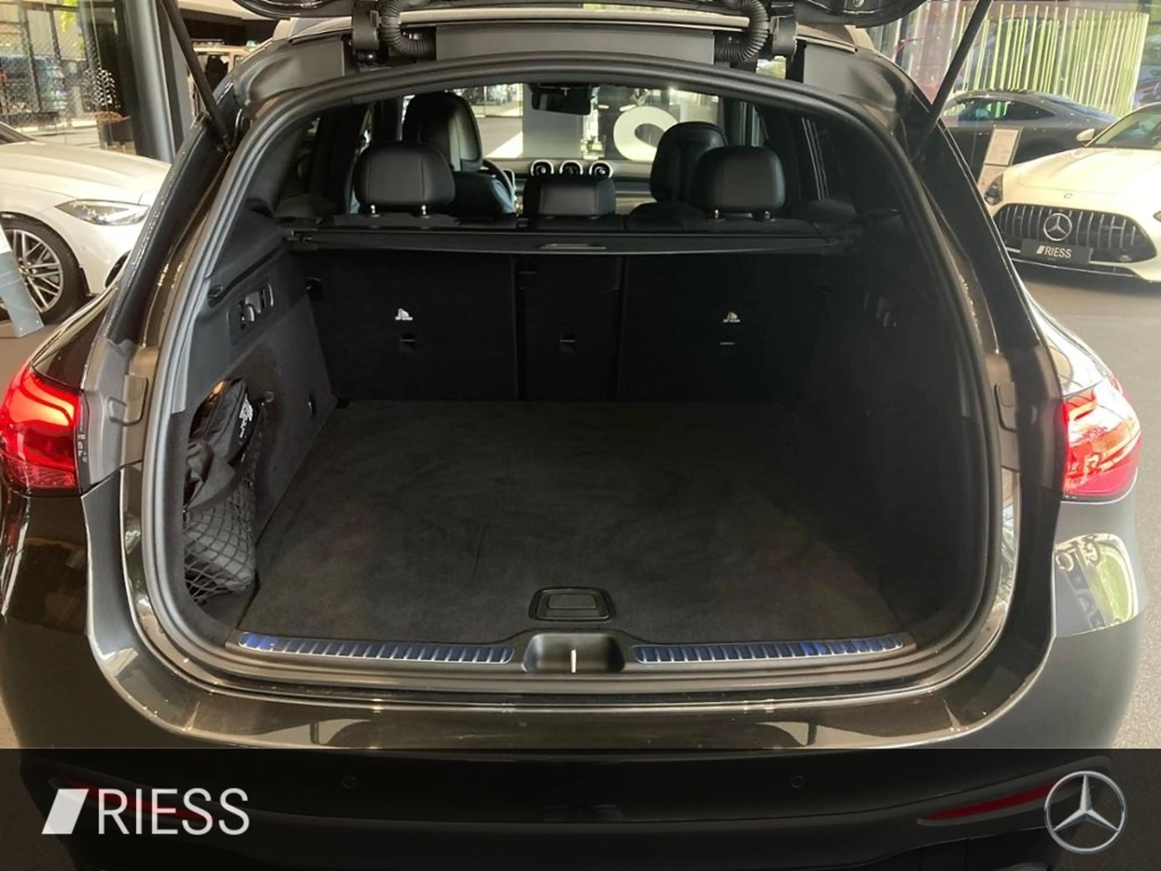 Mercedes-Benz GLC 220 d 4MATIC AMG AHK NIGHT DISTRO FAHRASSIST — photo 12