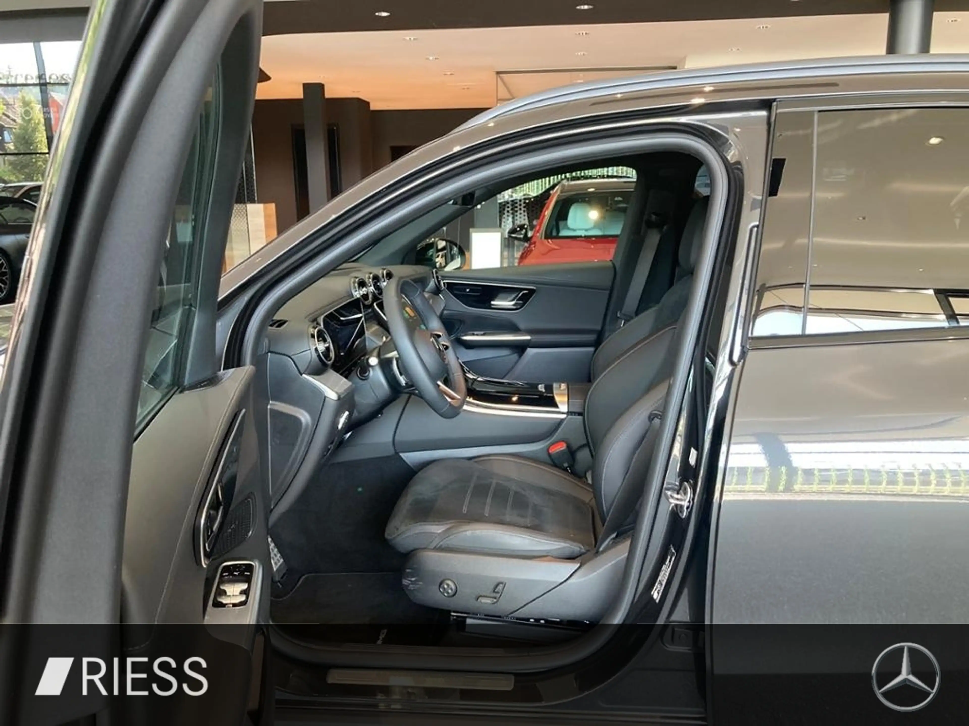Mercedes-Benz GLC 220 d 4MATIC AMG AHK NIGHT DISTRO FAHRASSIST — photo 7