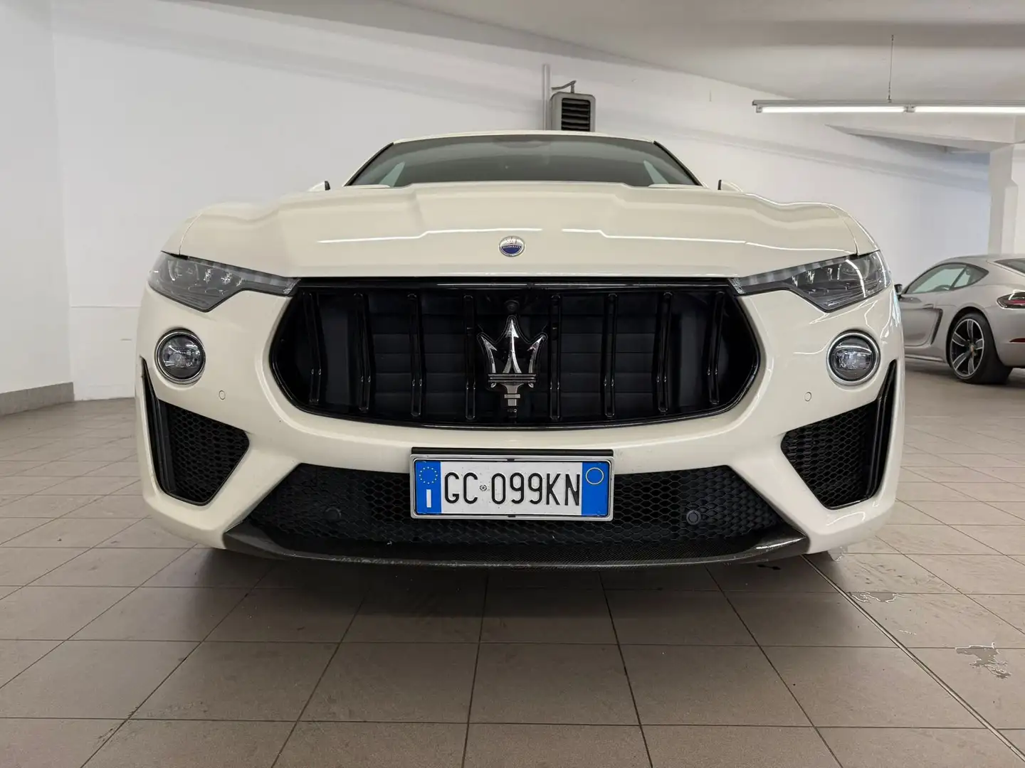 Maserati Levante V8 580 CV AWD Trofeo Blanco - 2