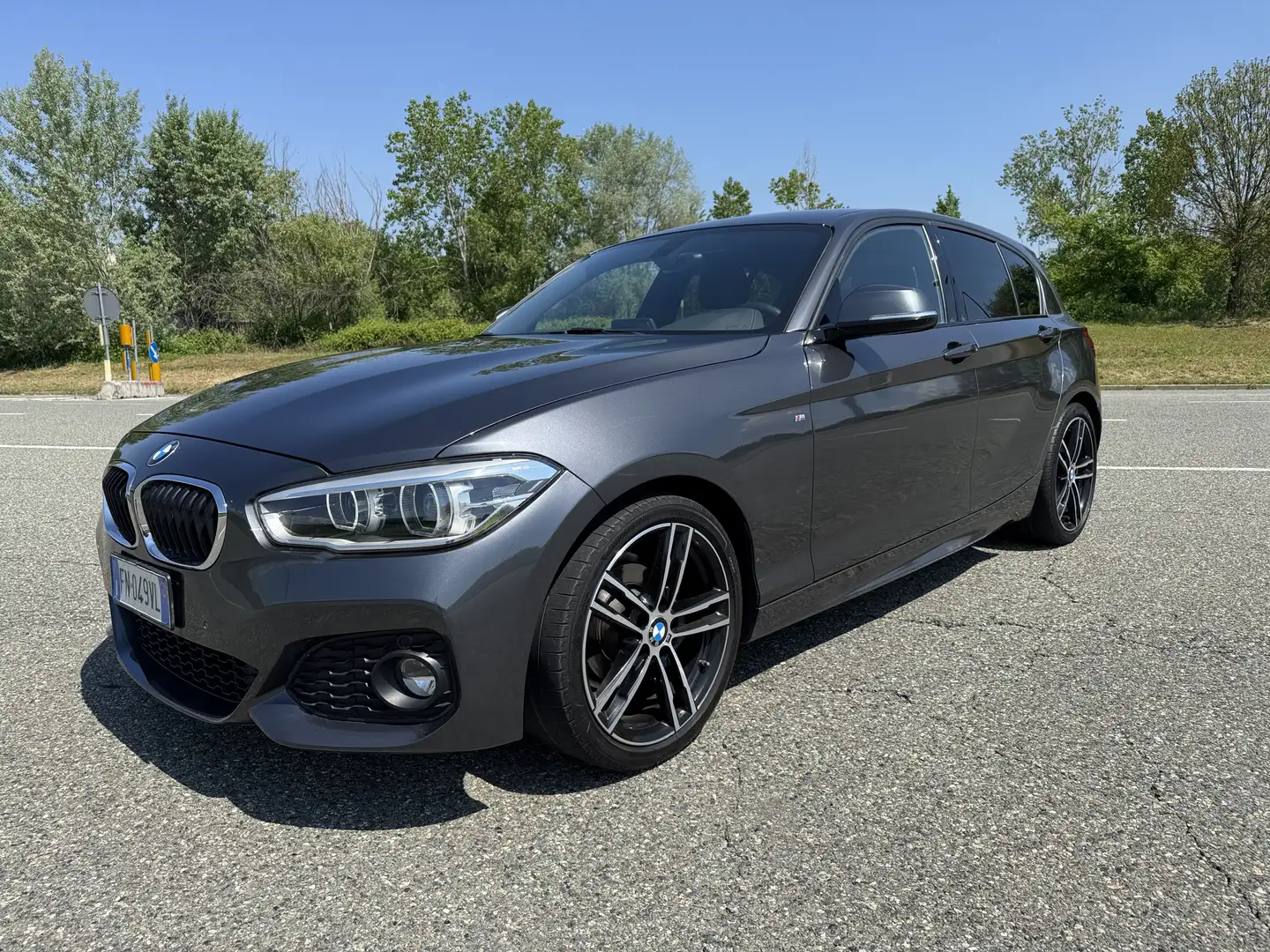 BMW 116 116d Msport 5p Automatica !! Gris - 1