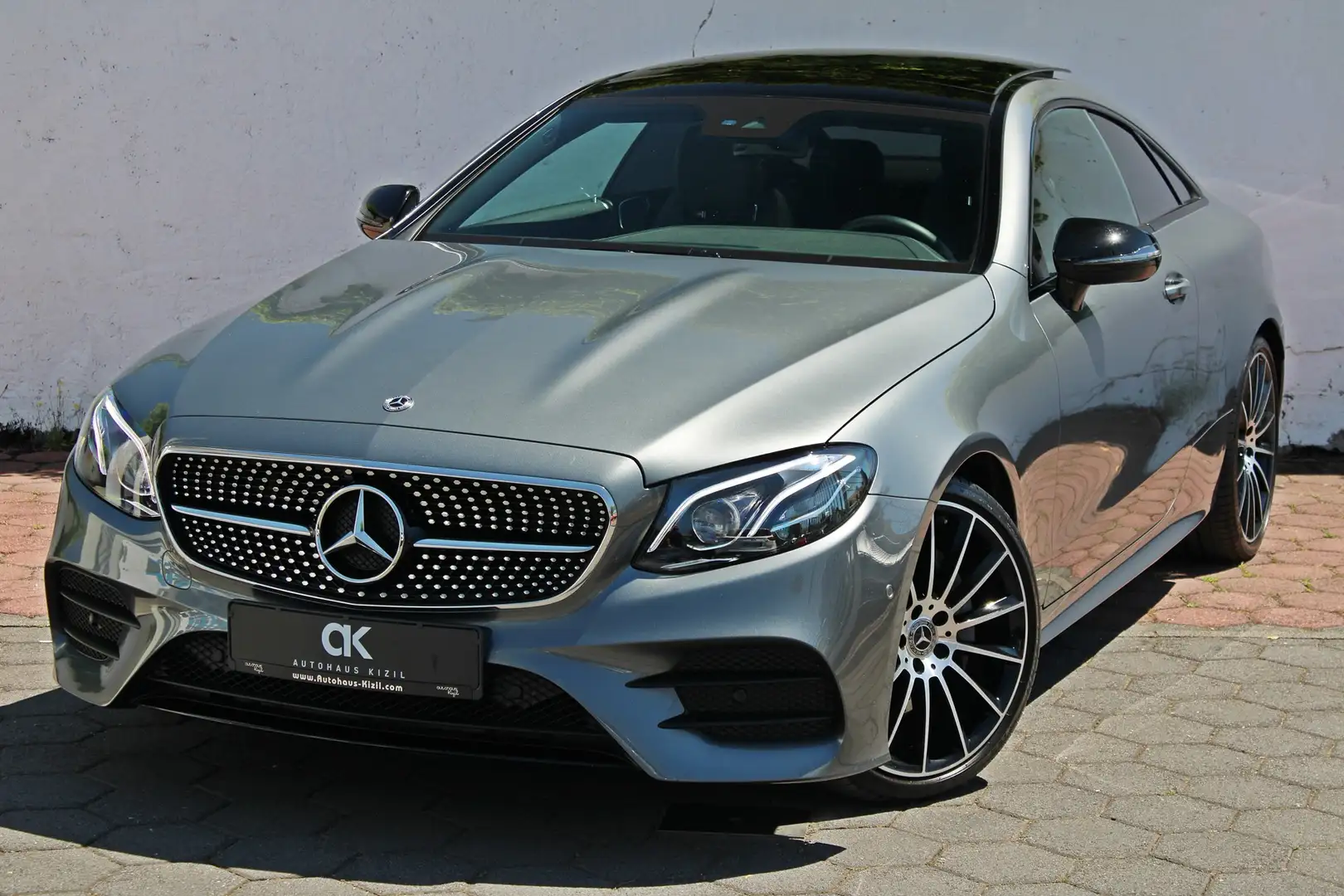 Mercedes-Benz E 200 PREMIUM PLUS AMG | PANO | MULTIBEAM | MEMORY | 20* Grijs - 1