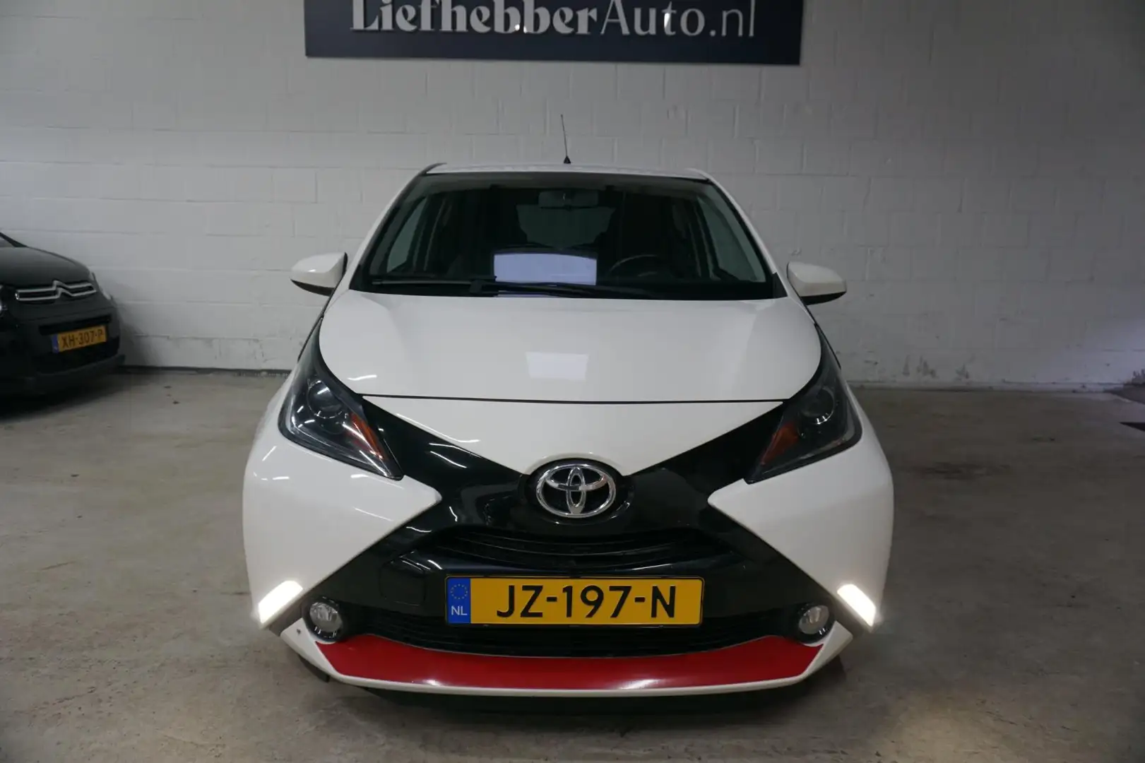 Toyota Aygo 1.0 VVT-i x-sport Blanc - 2