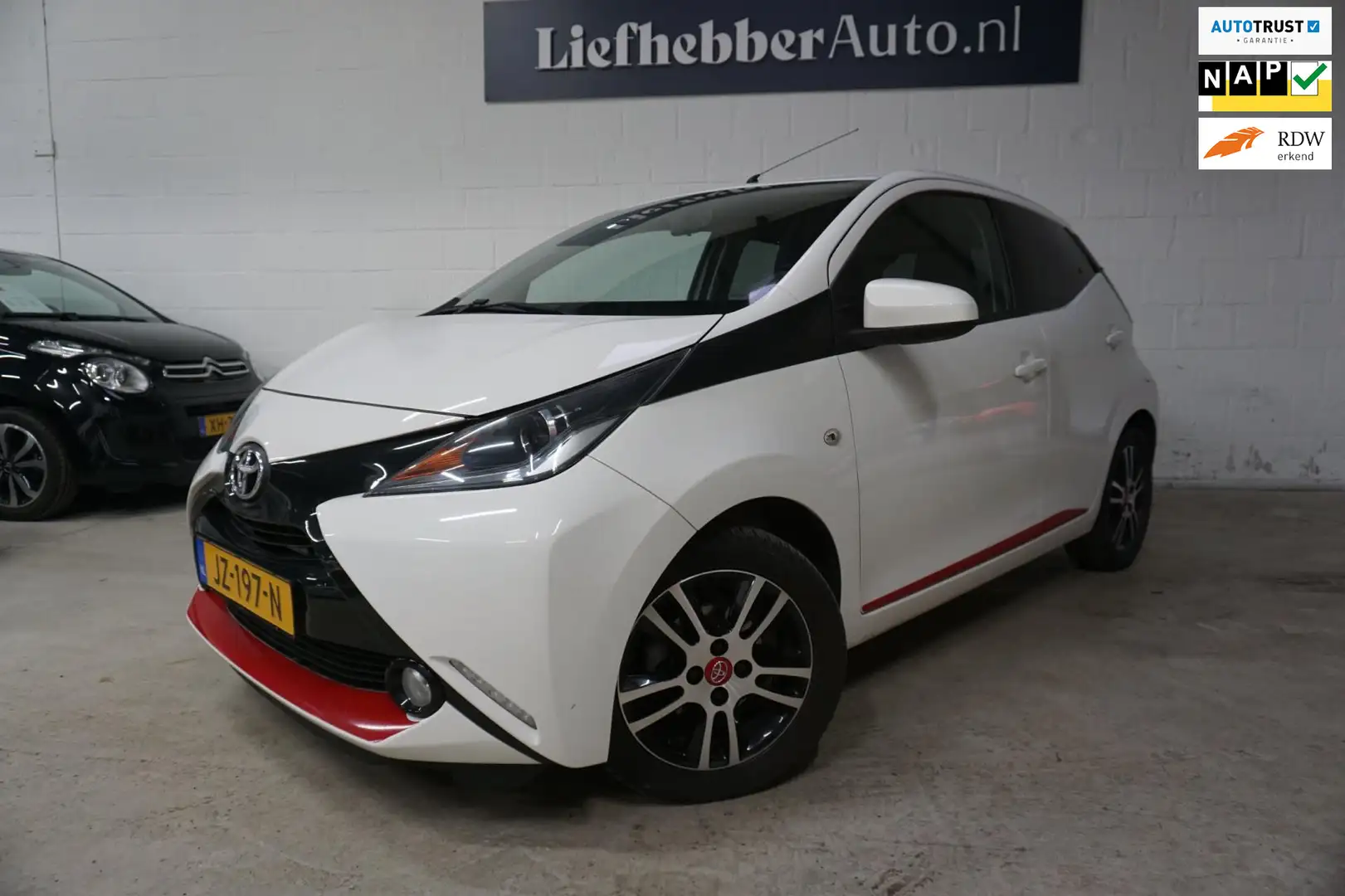 Toyota Aygo 1.0 VVT-i x-sport Blanc - 1