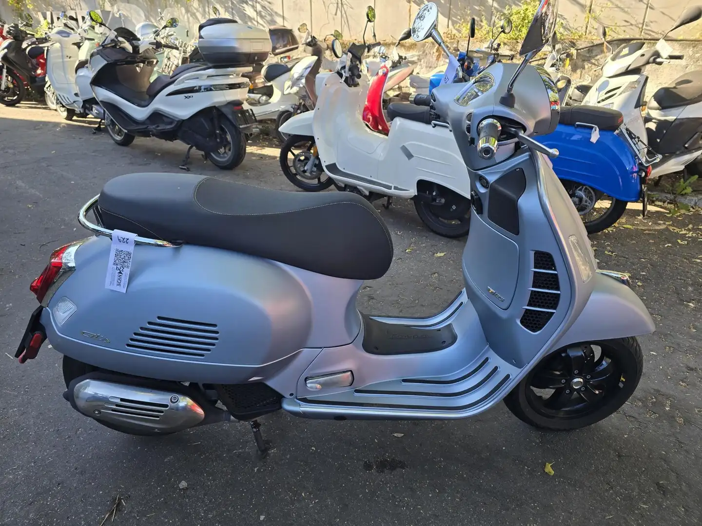 Vespa GTS Super Tech 125 ABS ASR LED TÜV neu Szürke - 2