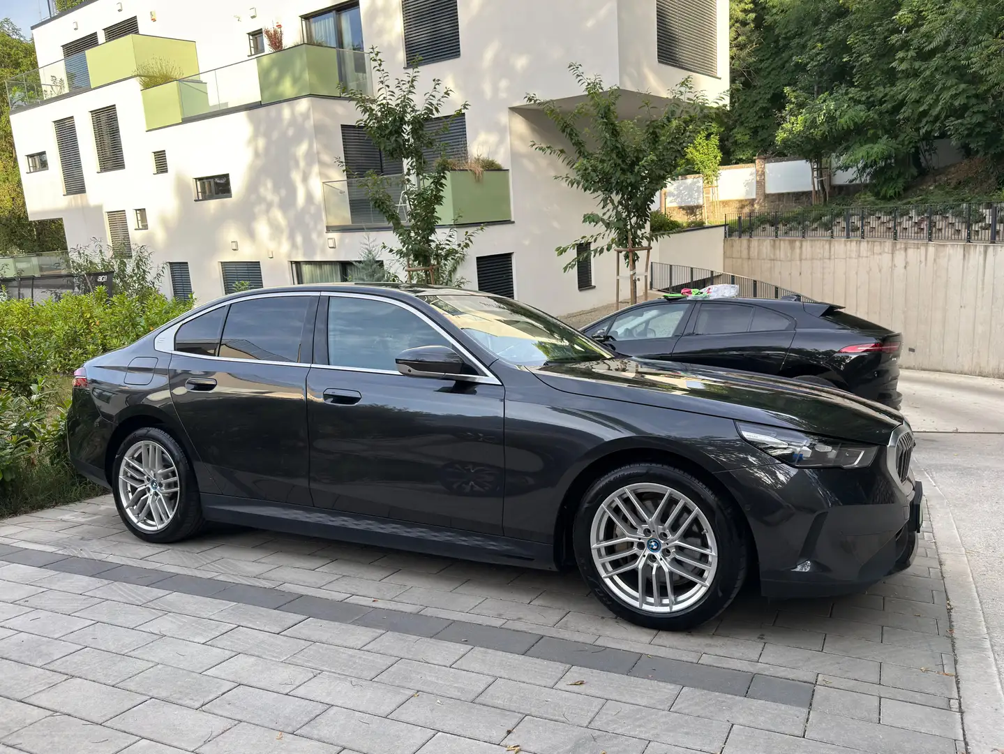 BMW i5 i5 eDrive40 83.9kWh Grau - 2