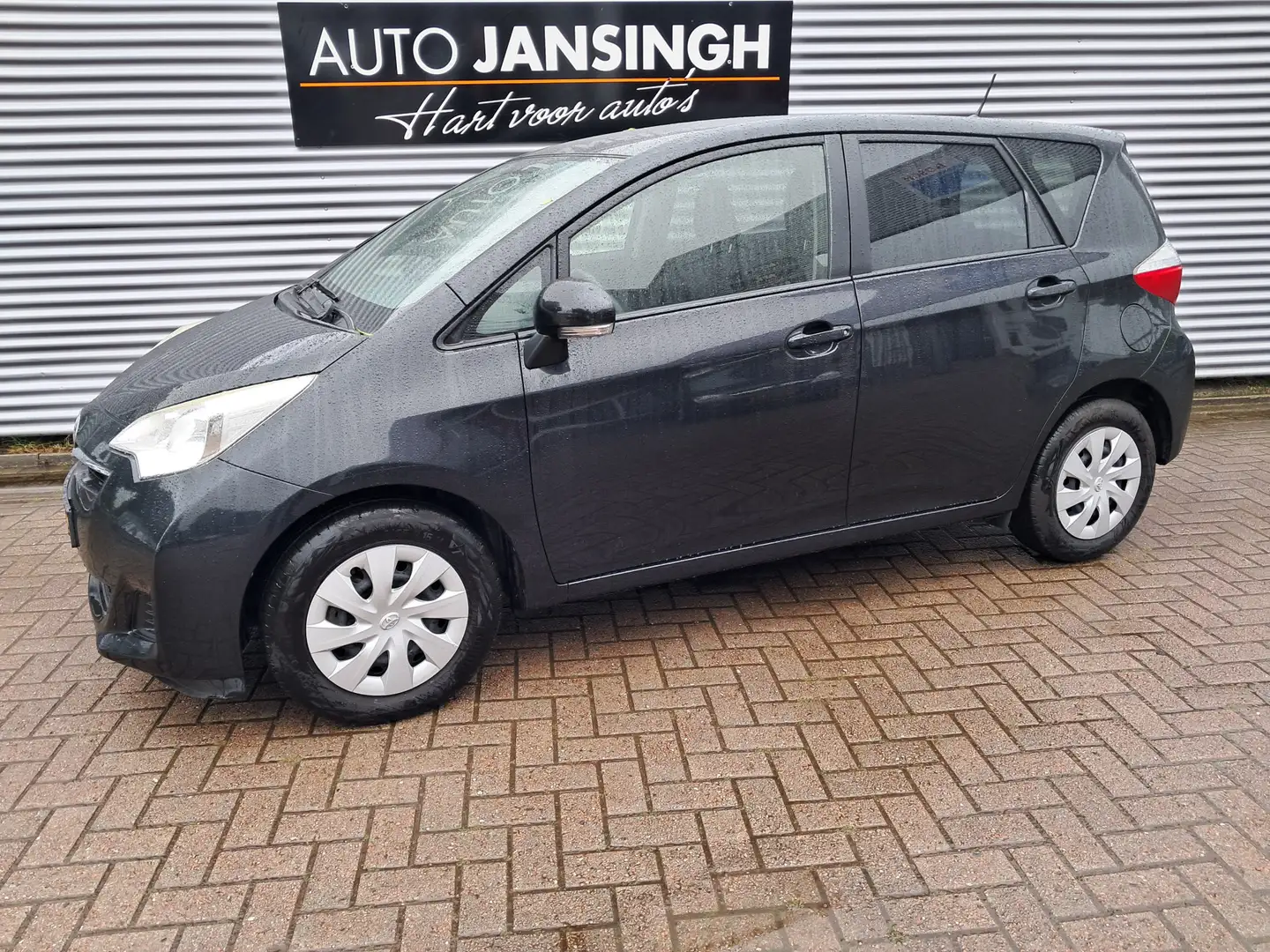Toyota Verso-S 1.3 VVT-i Aspiration | Airco | Privacy glas | Hoge Noir - 1