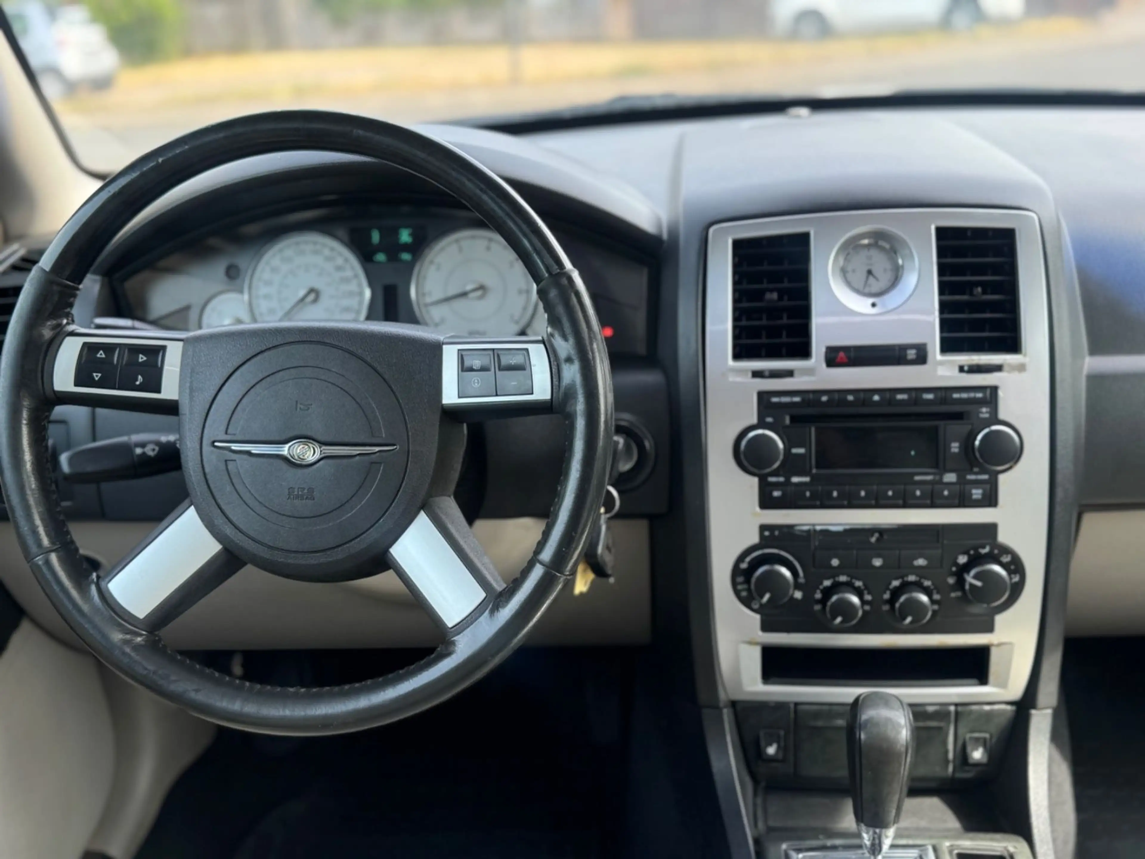 Chrysler 300C 3.0 CRD XENON-NAVI-GLASDACH-LEDER-SHZG-PDC — photo 10