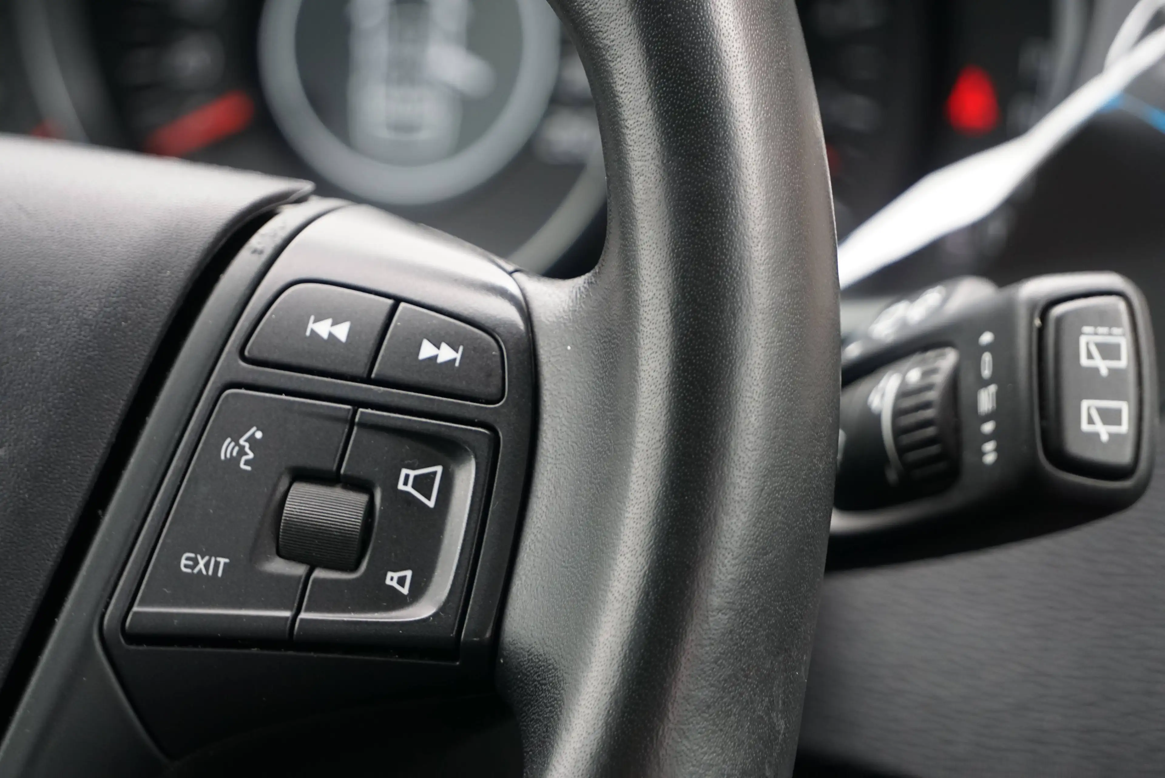Volvo V40 2.0 D2 Kinetic AUTO / NAVI / PDC AR / CLIM / LED / CARNET COMPLET / CRUISE / BLUETOOTH / EURO 6B — photo 9