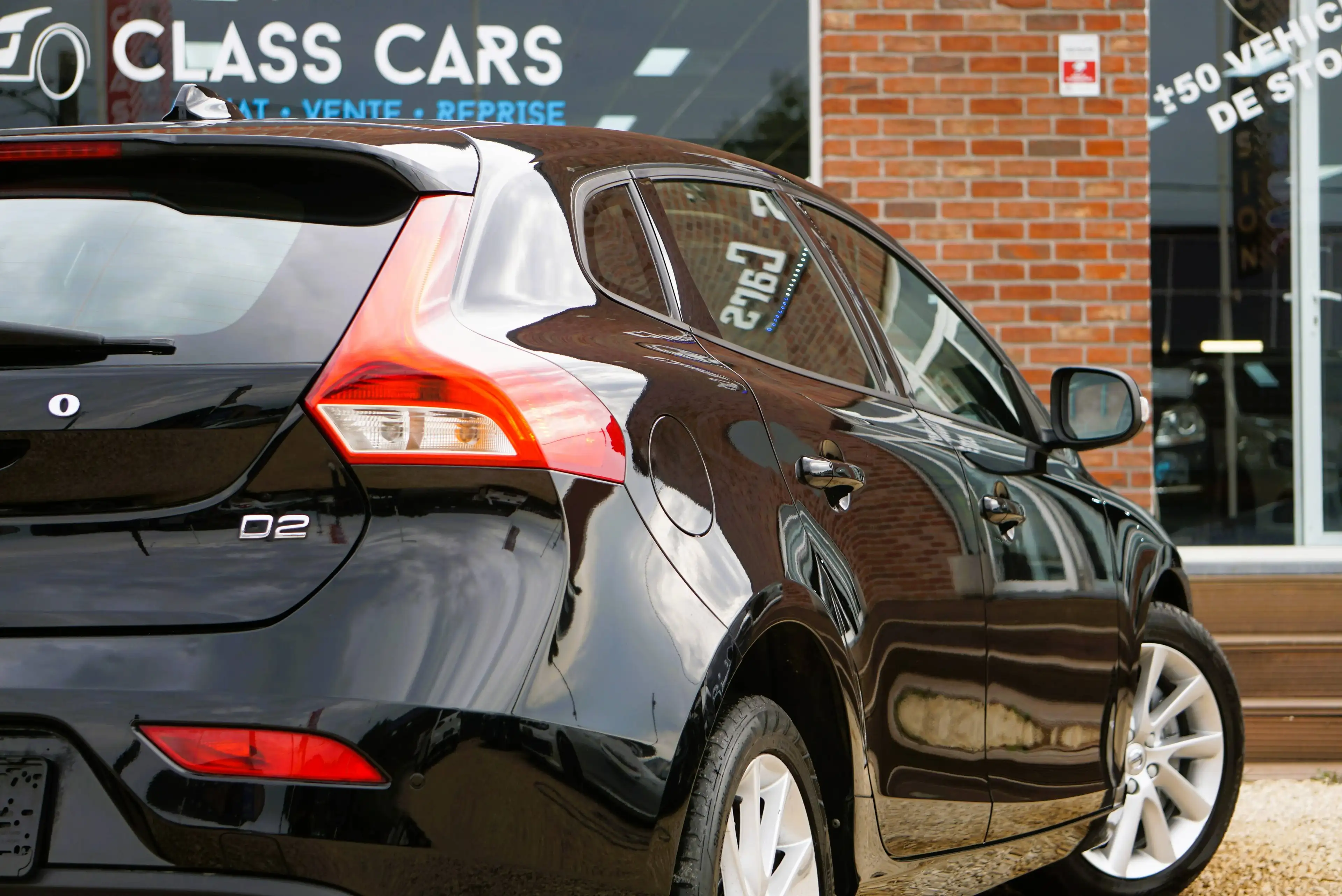 Volvo V40 2.0 D2 Kinetic AUTO / NAVI / PDC AR / CLIM / LED / CARNET COMPLET / CRUISE / BLUETOOTH / EURO 6B — photo 14