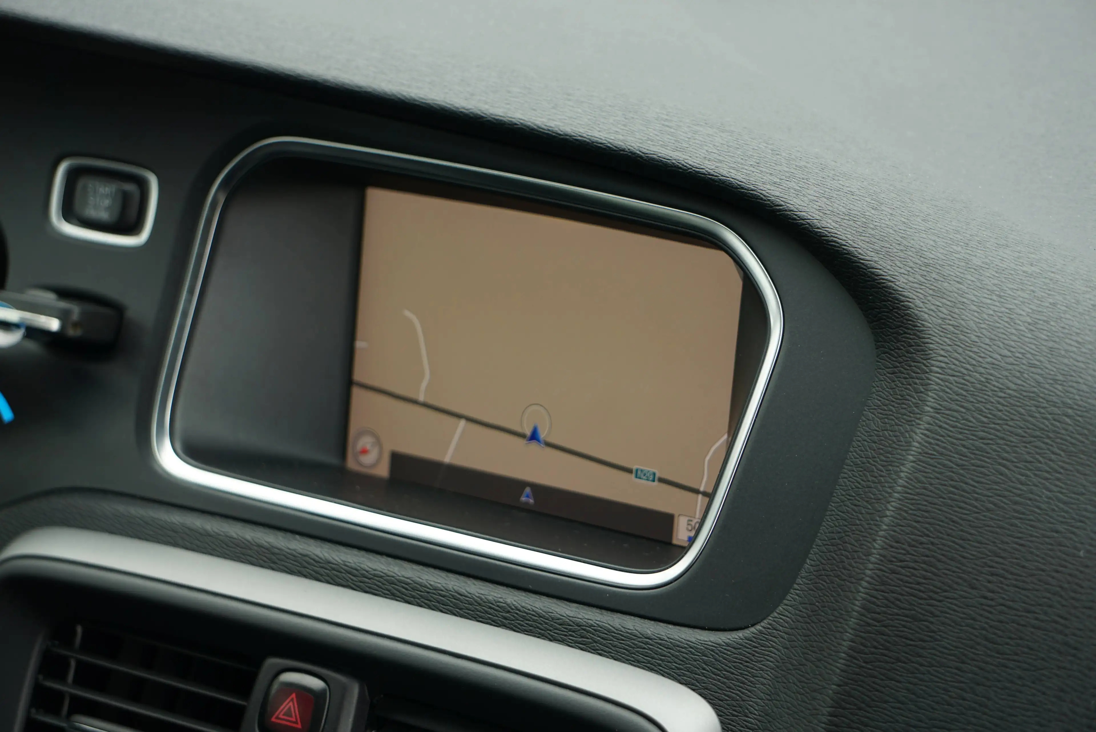 Volvo V40 2.0 D2 Kinetic AUTO / NAVI / PDC AR / CLIM / LED / CARNET COMPLET / CRUISE / BLUETOOTH / EURO 6B — photo 12