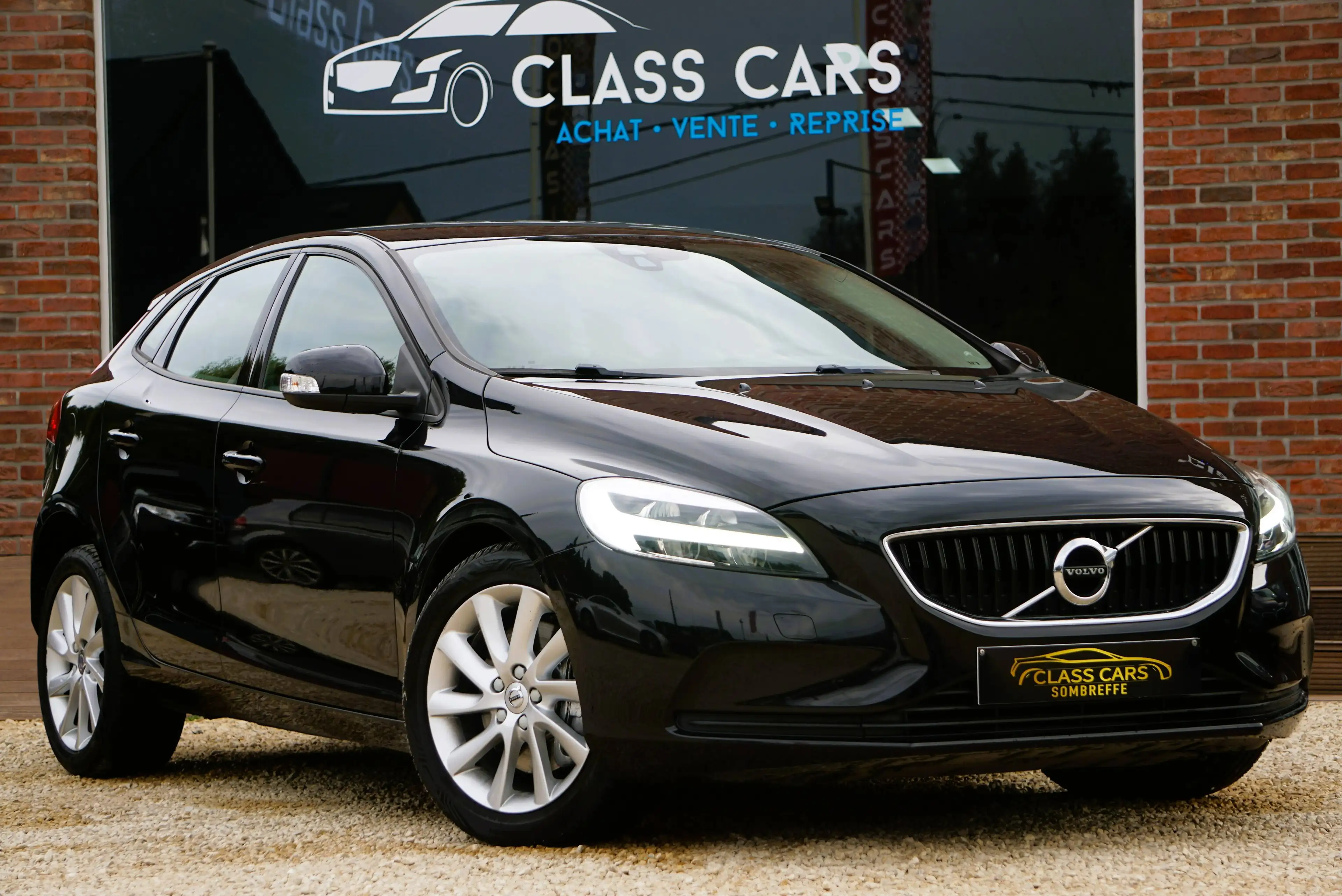 Volvo V40 2.0 D2 Kinetic AUTO / NAVI / PDC AR / CLIM / LED / CARNET COMPLET / CRUISE / BLUETOOTH / EURO 6B — photo 2