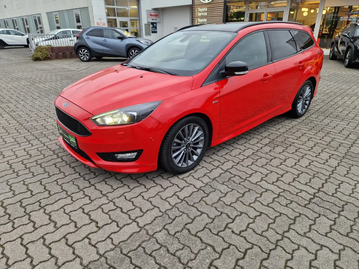 Ford Focus Turnier 1.5 EB ST-Line Navi Xenon Winterp. Rouge - 1