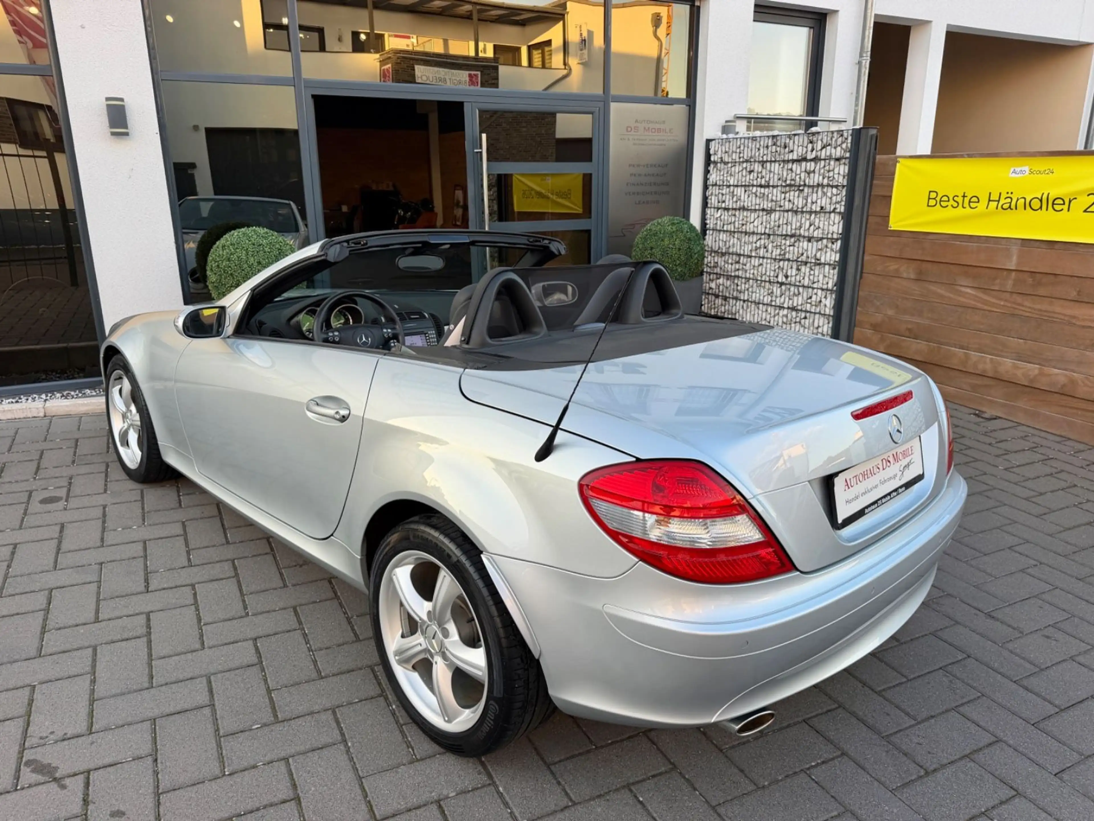 Mercedes-Benz SLK 350 Roadster BiXenon/Neuwertiger Zustand — photo 7