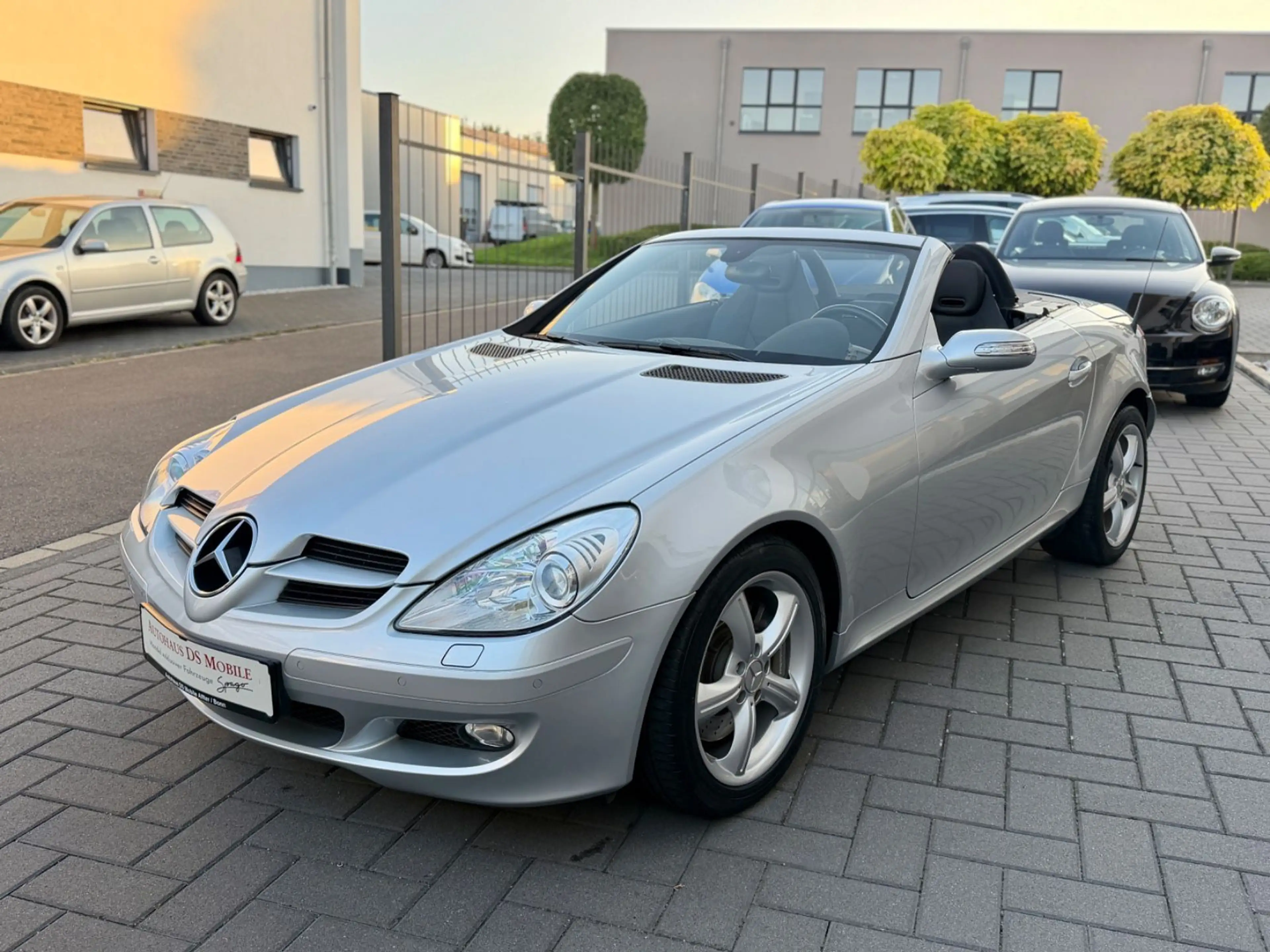 Mercedes-Benz SLK 350 Roadster BiXenon/Neuwertiger Zustand — photo 4