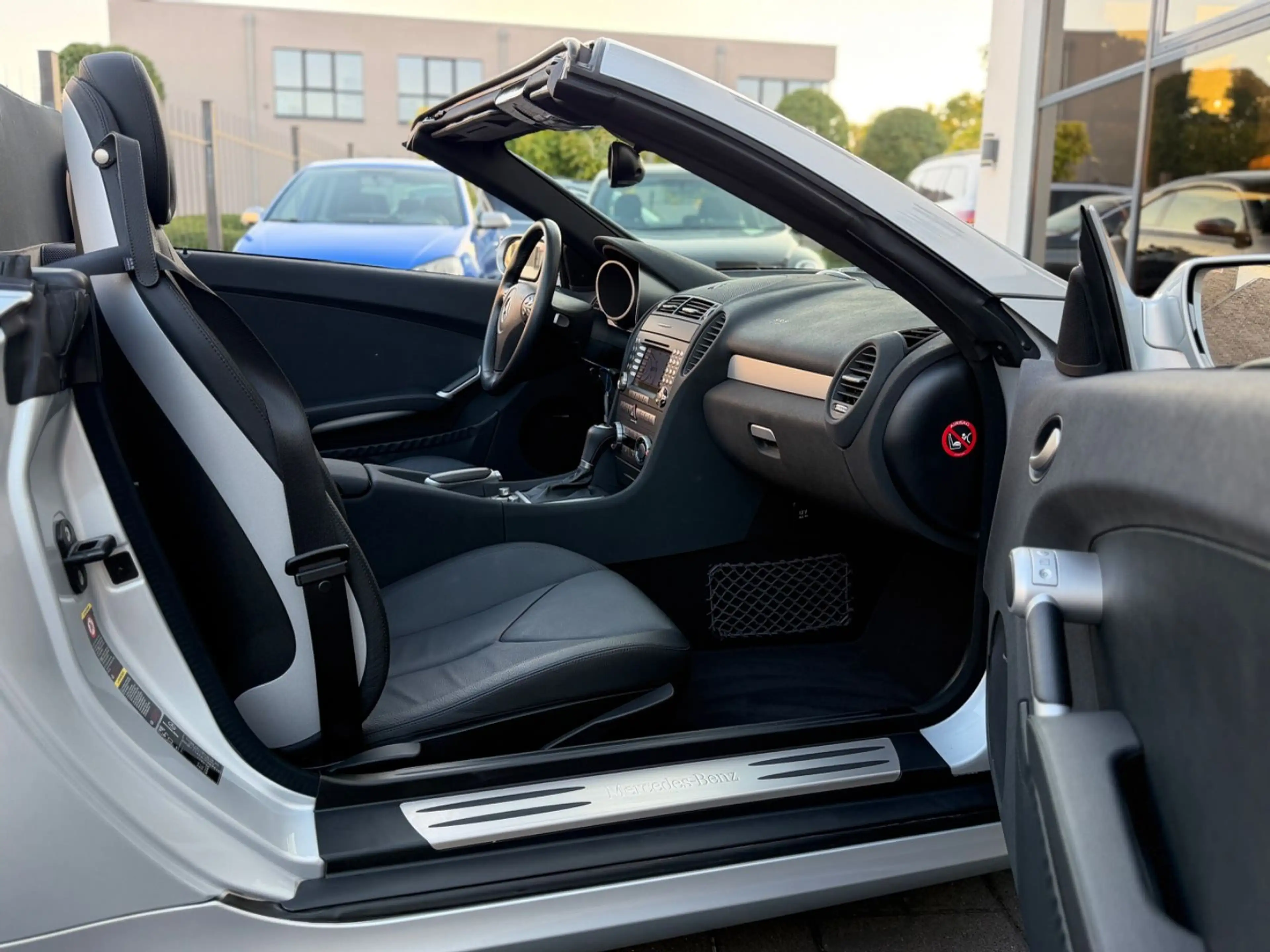 Mercedes-Benz SLK 350 Roadster BiXenon/Neuwertiger Zustand — photo 9
