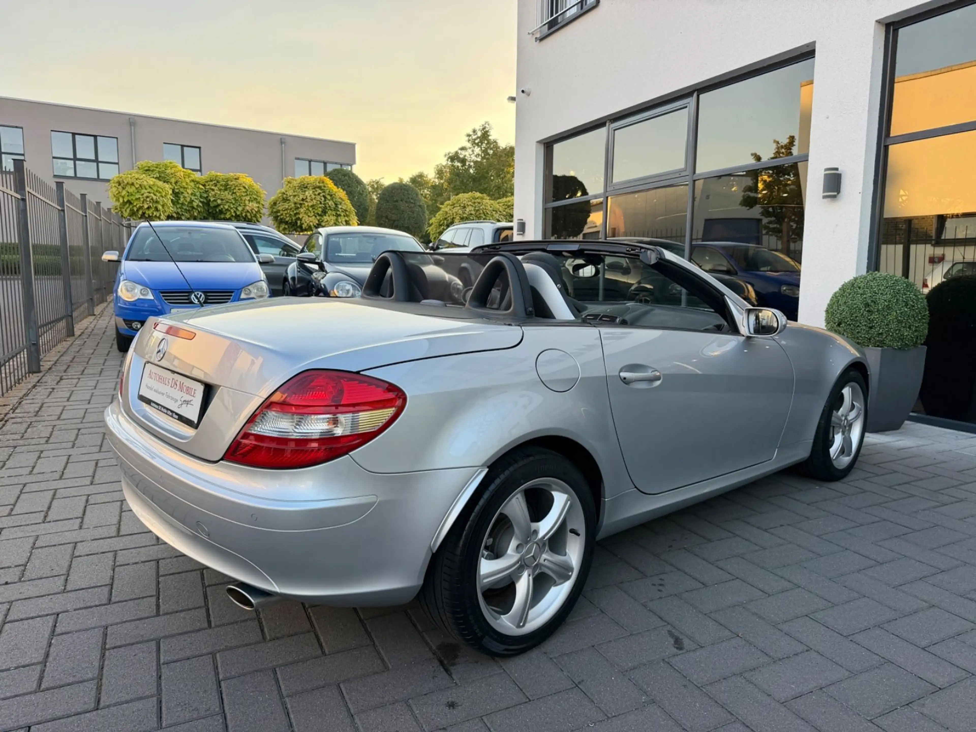 Mercedes-Benz SLK 350 Roadster BiXenon/Neuwertiger Zustand — photo 8