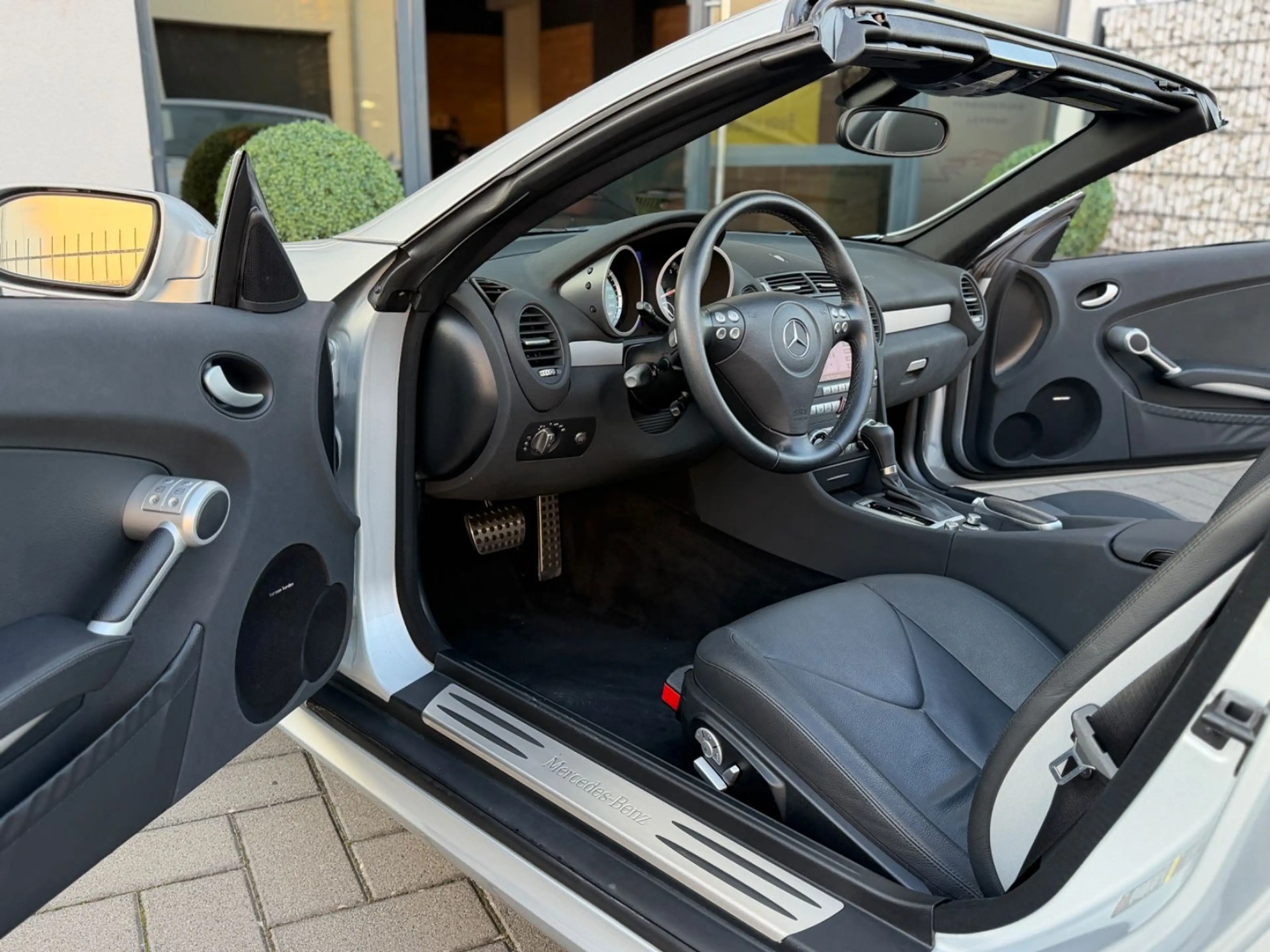 Mercedes-Benz SLK 350 Roadster BiXenon/Neuwertiger Zustand — photo 15