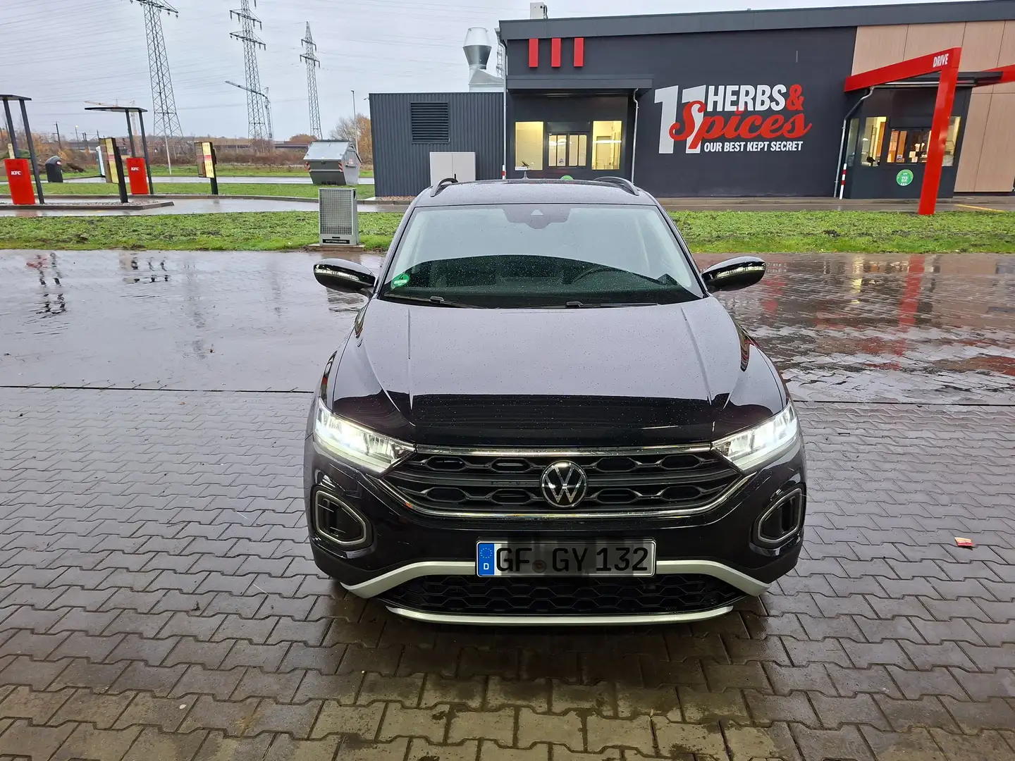 Volkswagen T-Roc Goal DSG NAV LED TEMP APPLINK PDC APA ALLSEASON Schwarz - 2