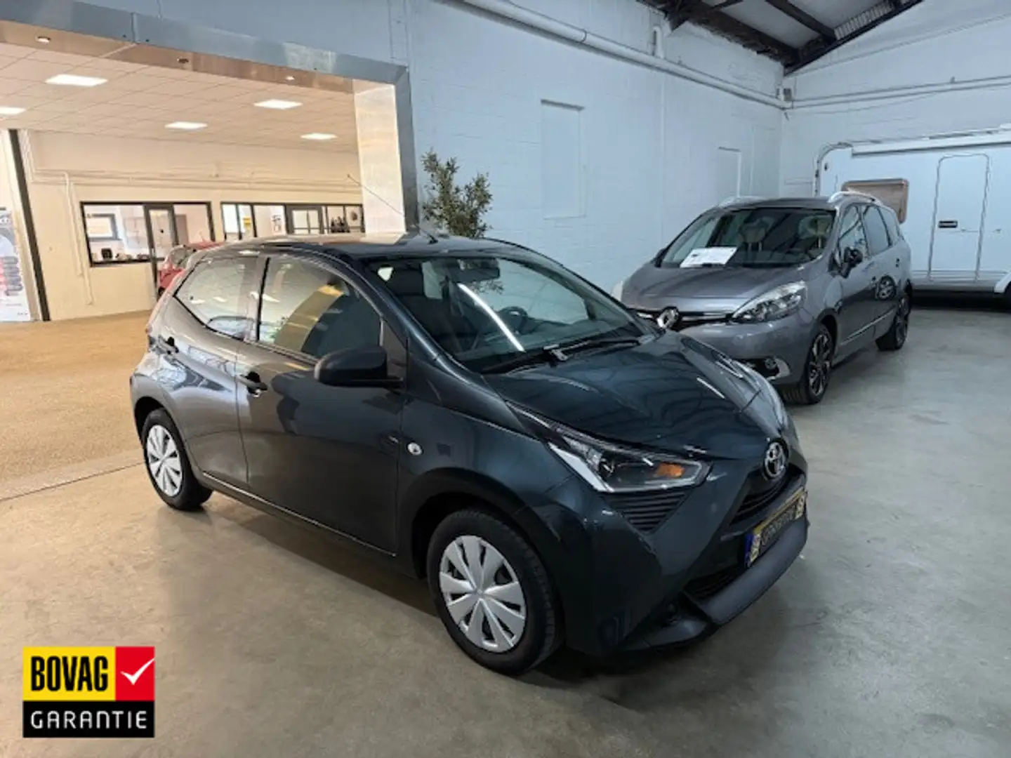 Toyota Aygo 1.0 VVT-i x-fun Gris - 1