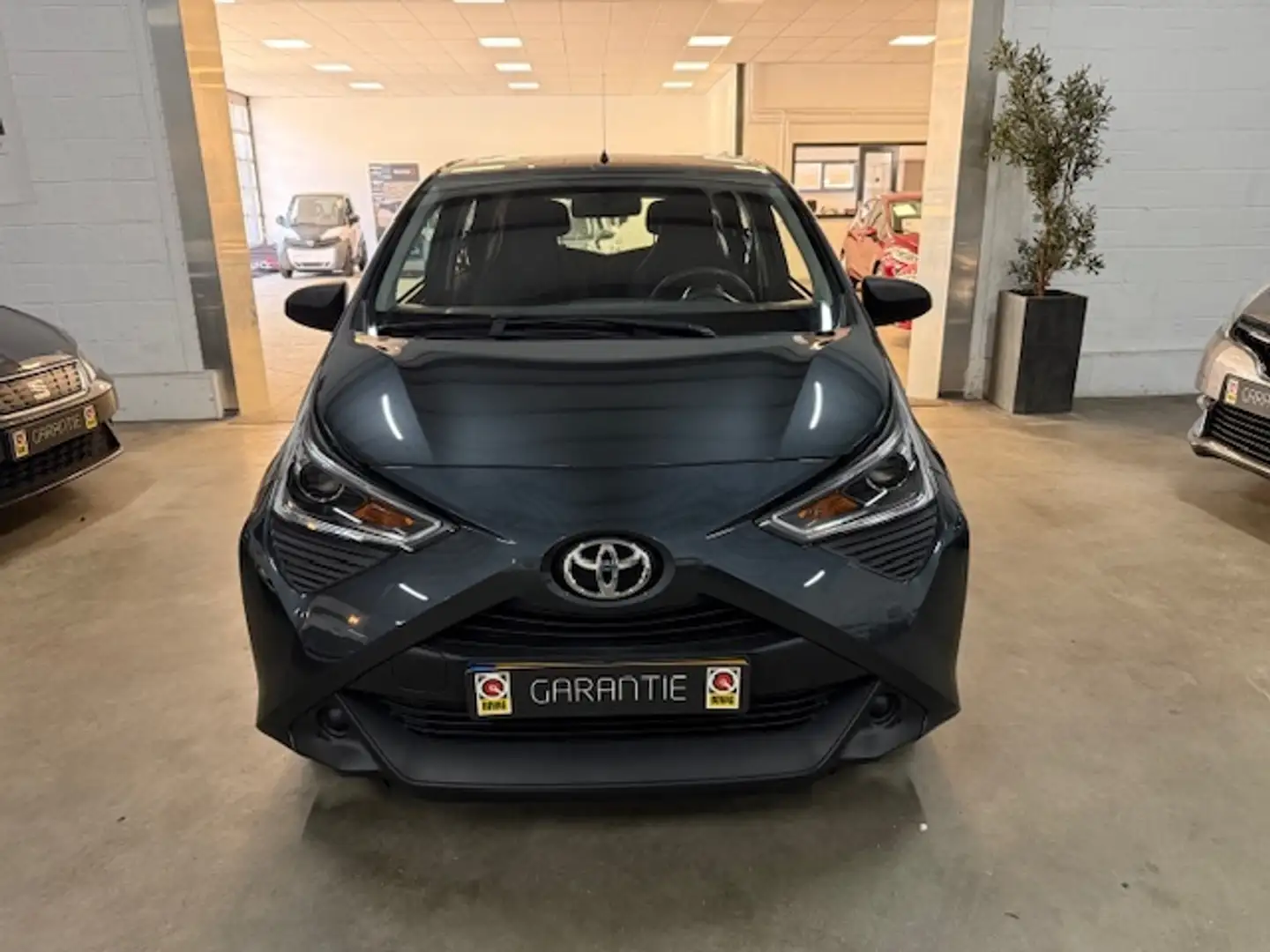 Toyota Aygo 1.0 VVT-i x-fun Gris - 2