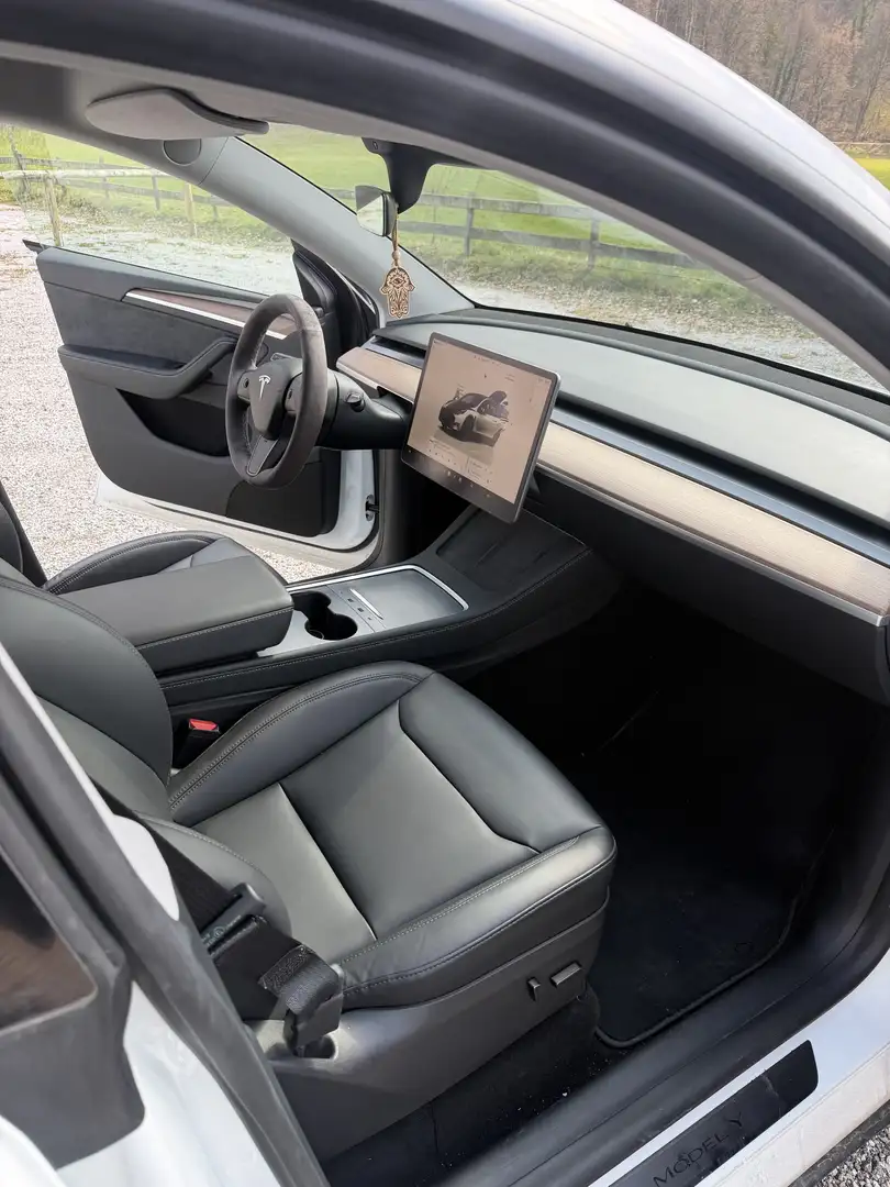 Tesla Model Y Performance Dual Motor AWD - 1