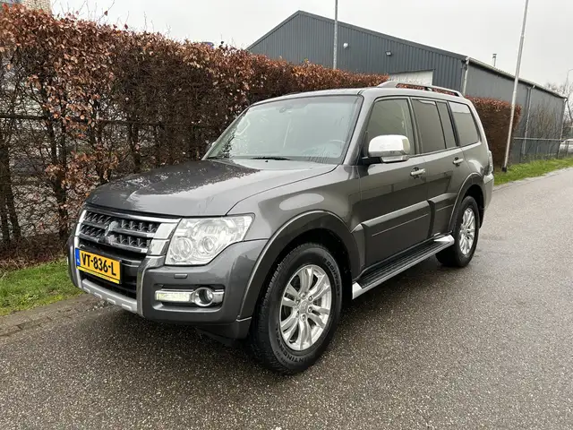 Mitsubishi Pajero 3.2D / 4x4 / 4WD / AUTOMAAT / GRIJS KENTEKEN / LEE