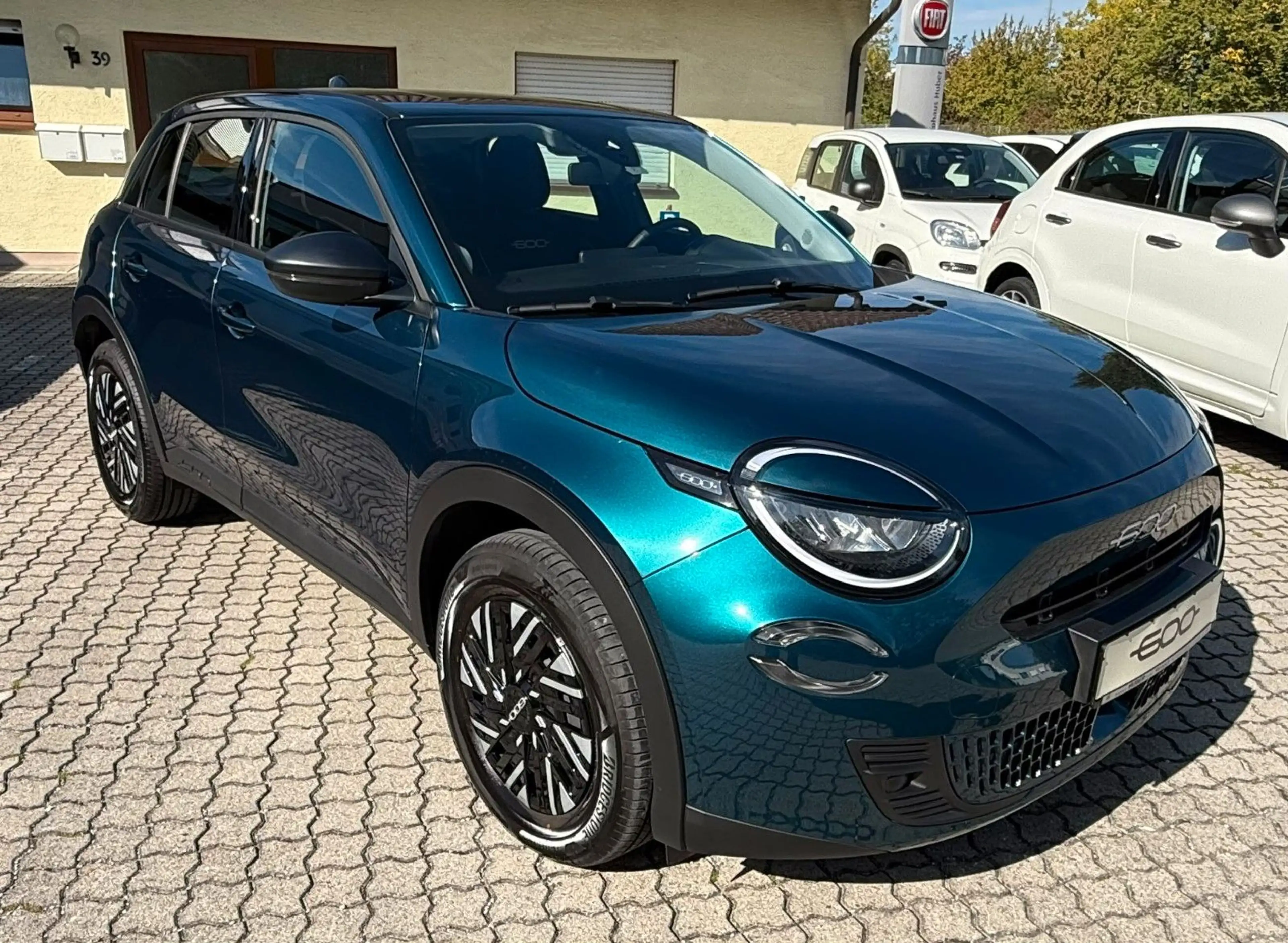 Fiat 600 Hybrid 125-Jahre-Edition — photo 3