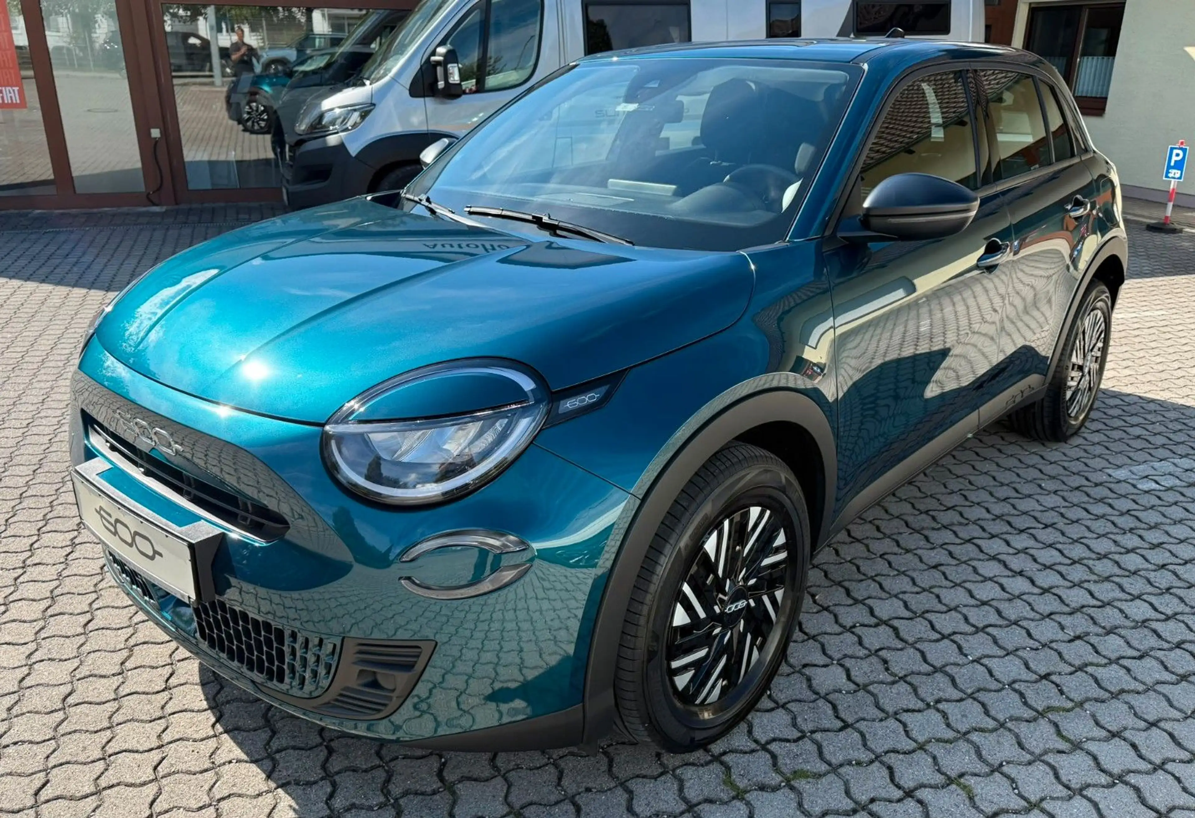 Fiat 600 Hybrid 125-Jahre-Edition — photo 2