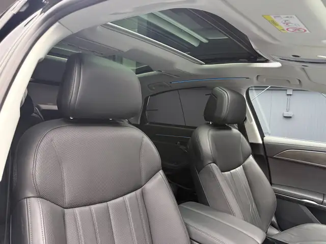Audi A8 view 13