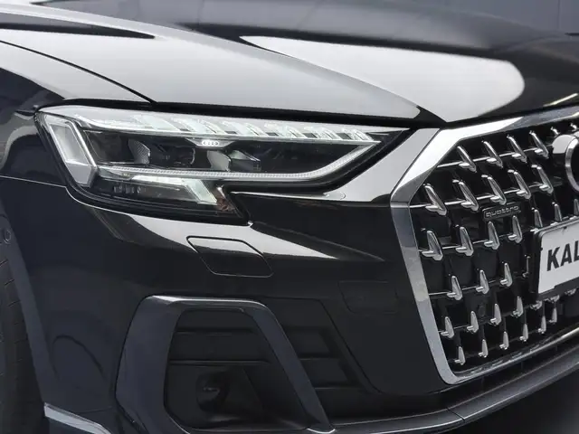 Audi A8 view 9