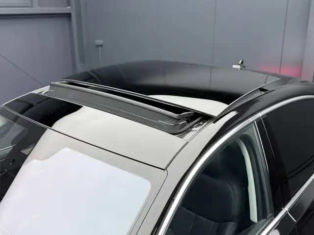 Audi A8 view 12