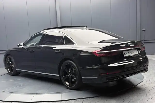 Audi A8 view 3