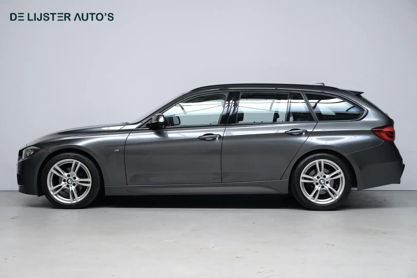 BMW 320 3-serie Touring 320i M Sport High Executive Automa Grijs - 2