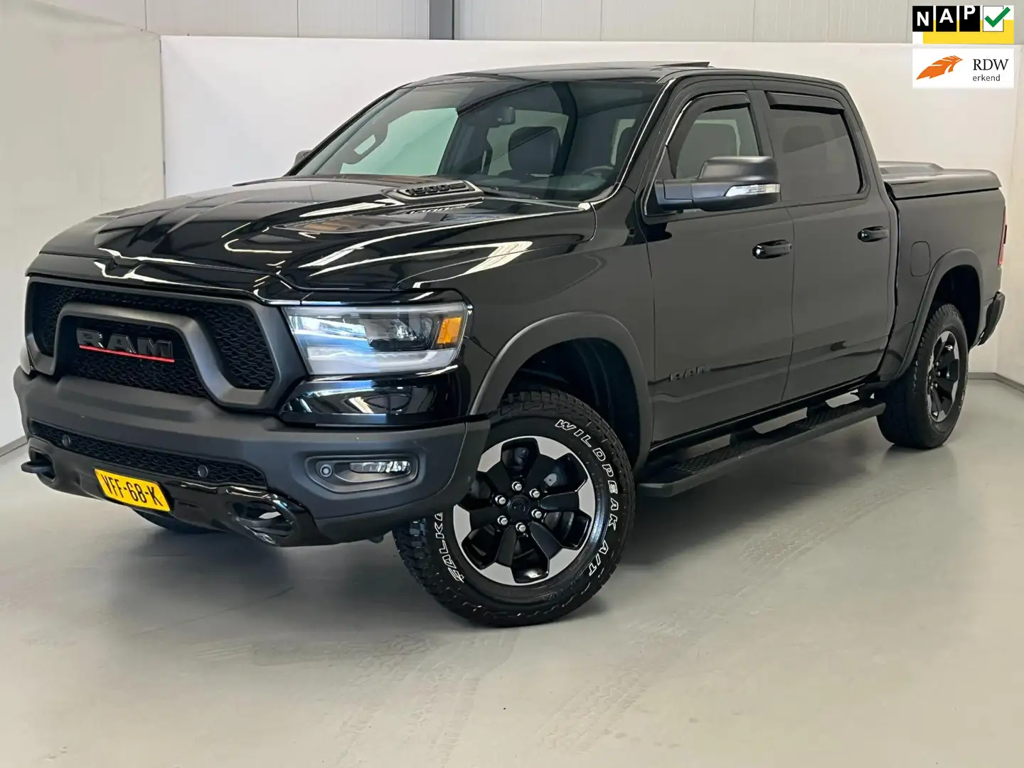 Dodge RAM 1500 5.7 V8 4x4 Crew Cab Rebel / Pano / LPG / Luch Zwart - 1