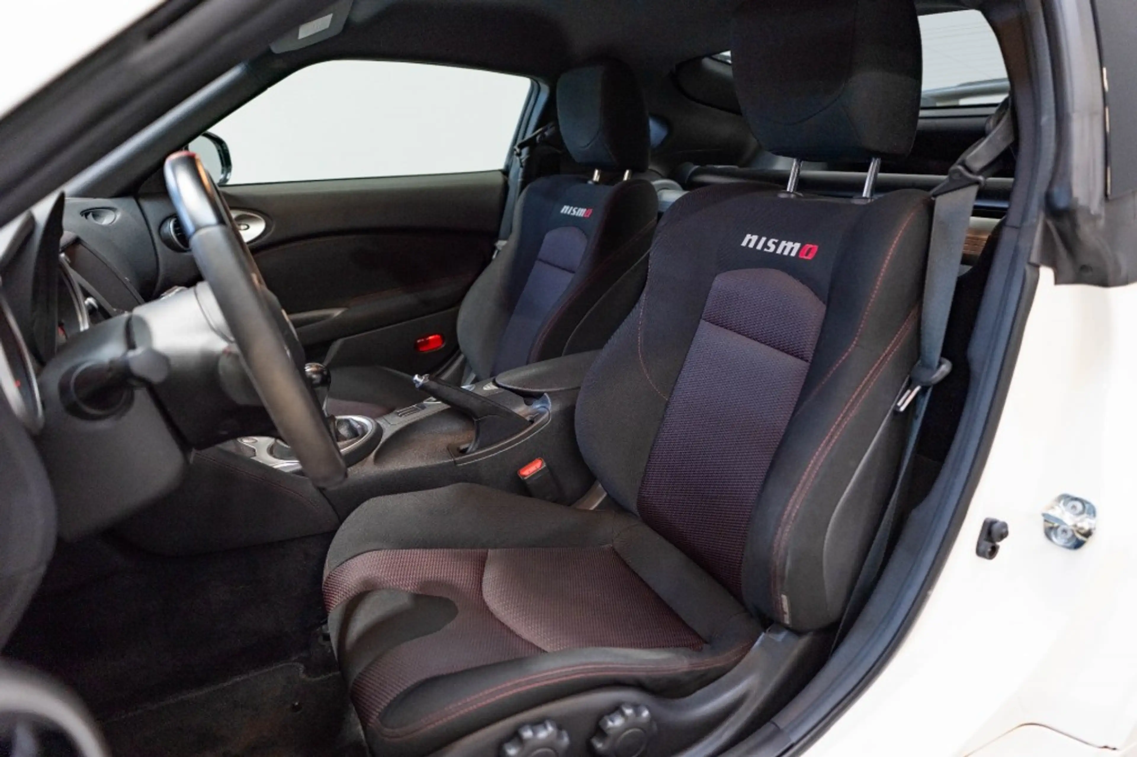 Nissan 370Z 3.7 V6 24V NISMO 344 PK Nr.313, Keyless, Bose soun — photo 2