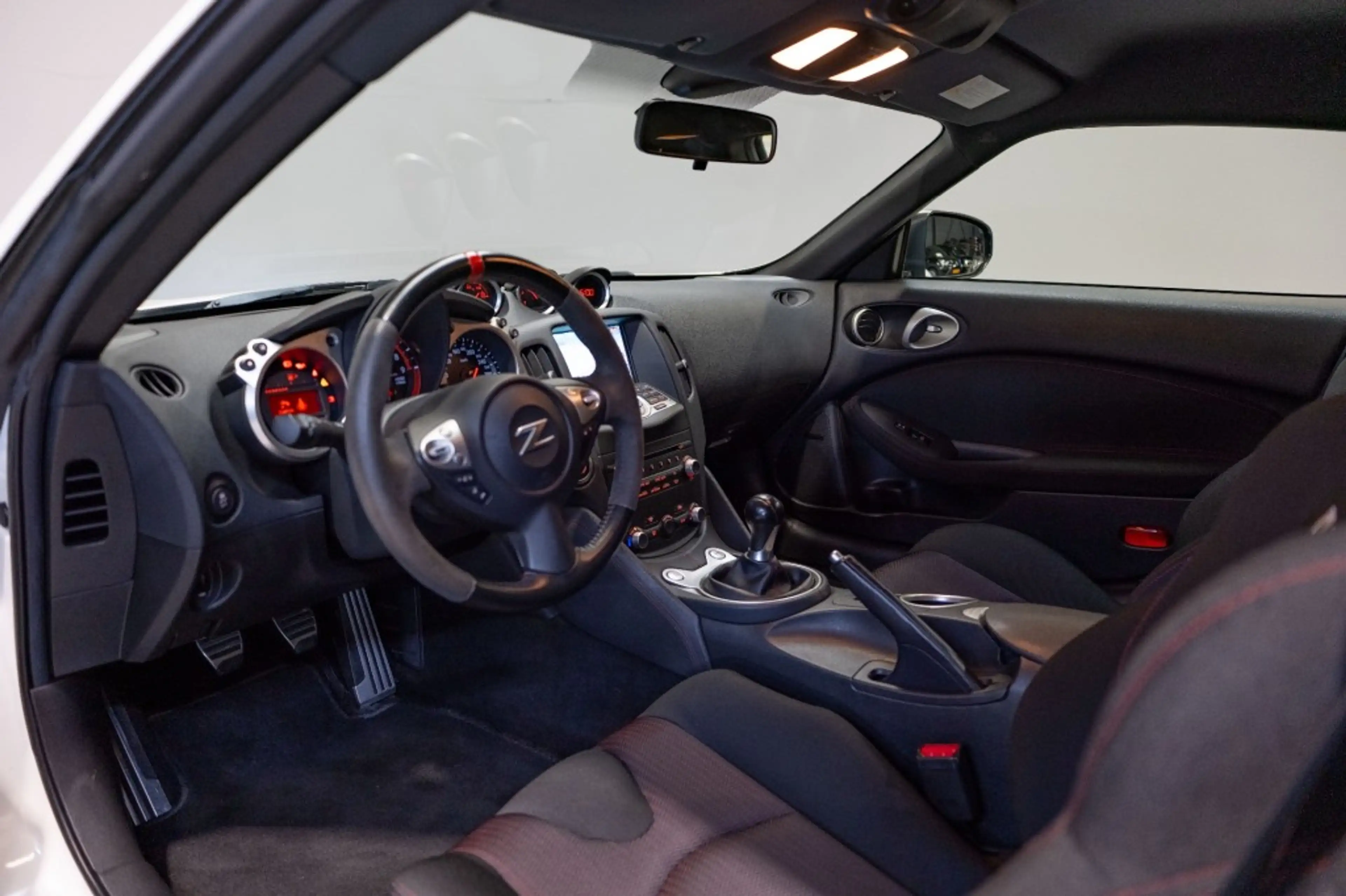 Nissan 370Z 3.7 V6 24V NISMO 344 PK Nr.313, Keyless, Bose soun — photo 14