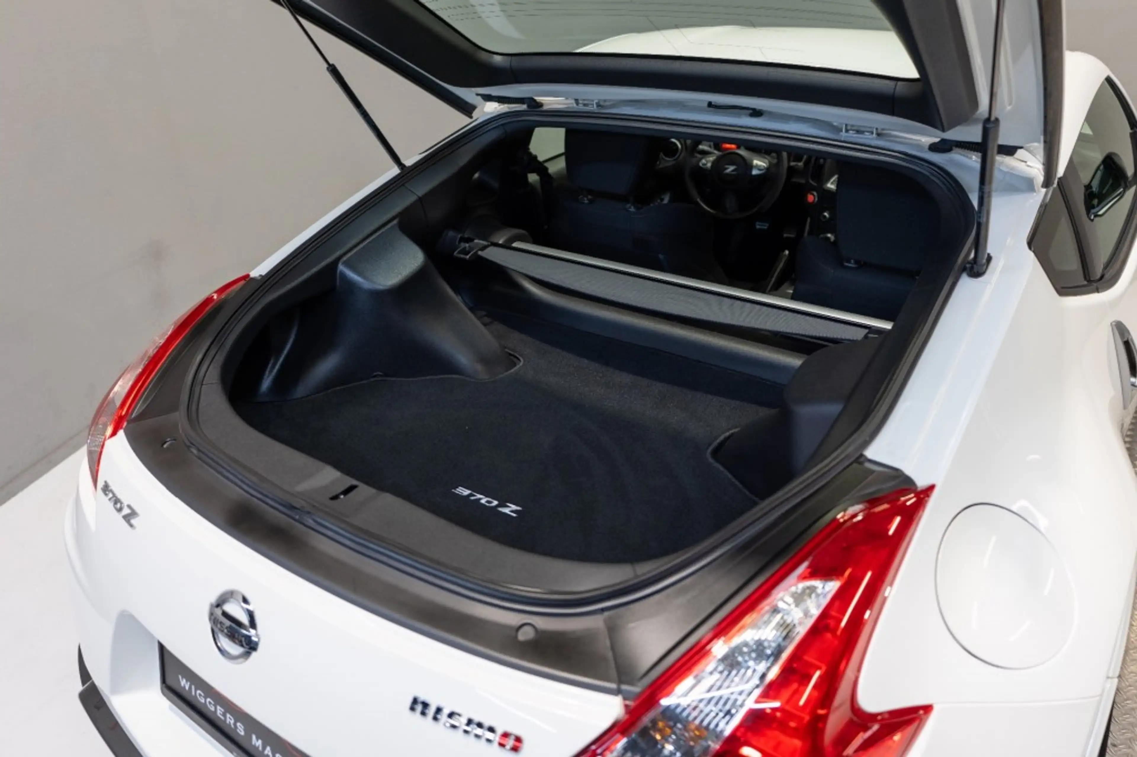 Nissan 370Z 3.7 V6 24V NISMO 344 PK Nr.313, Keyless, Bose soun — photo 29