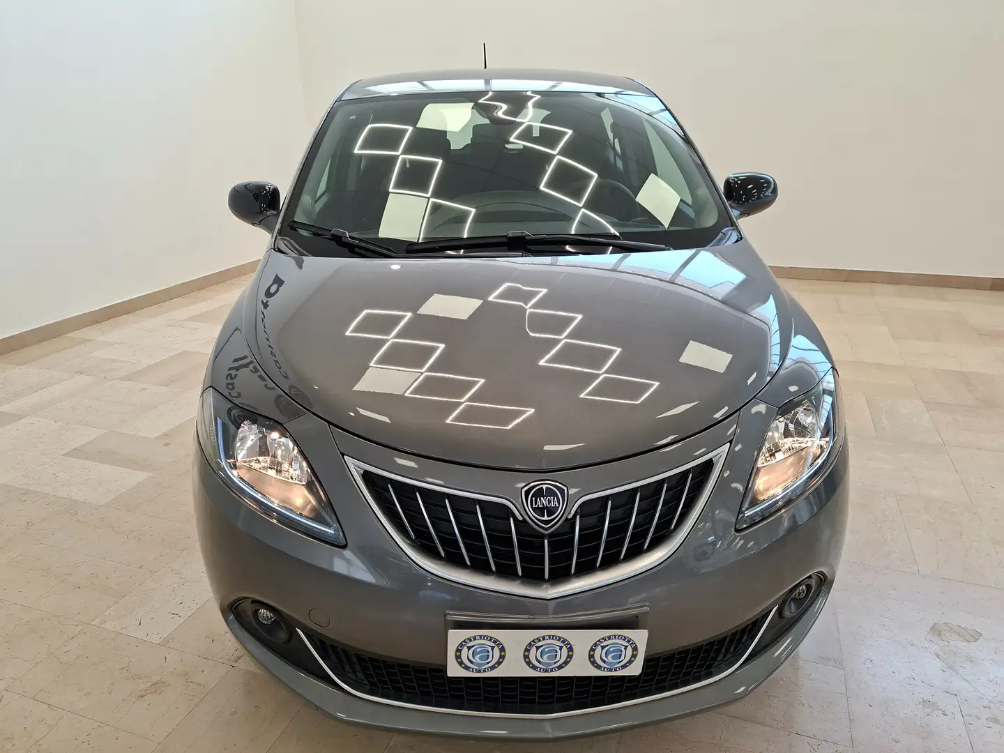 Lancia Ypsilon 1.0 firefly hybrid Platino s&S KM 13.738 !!! Gris - 2