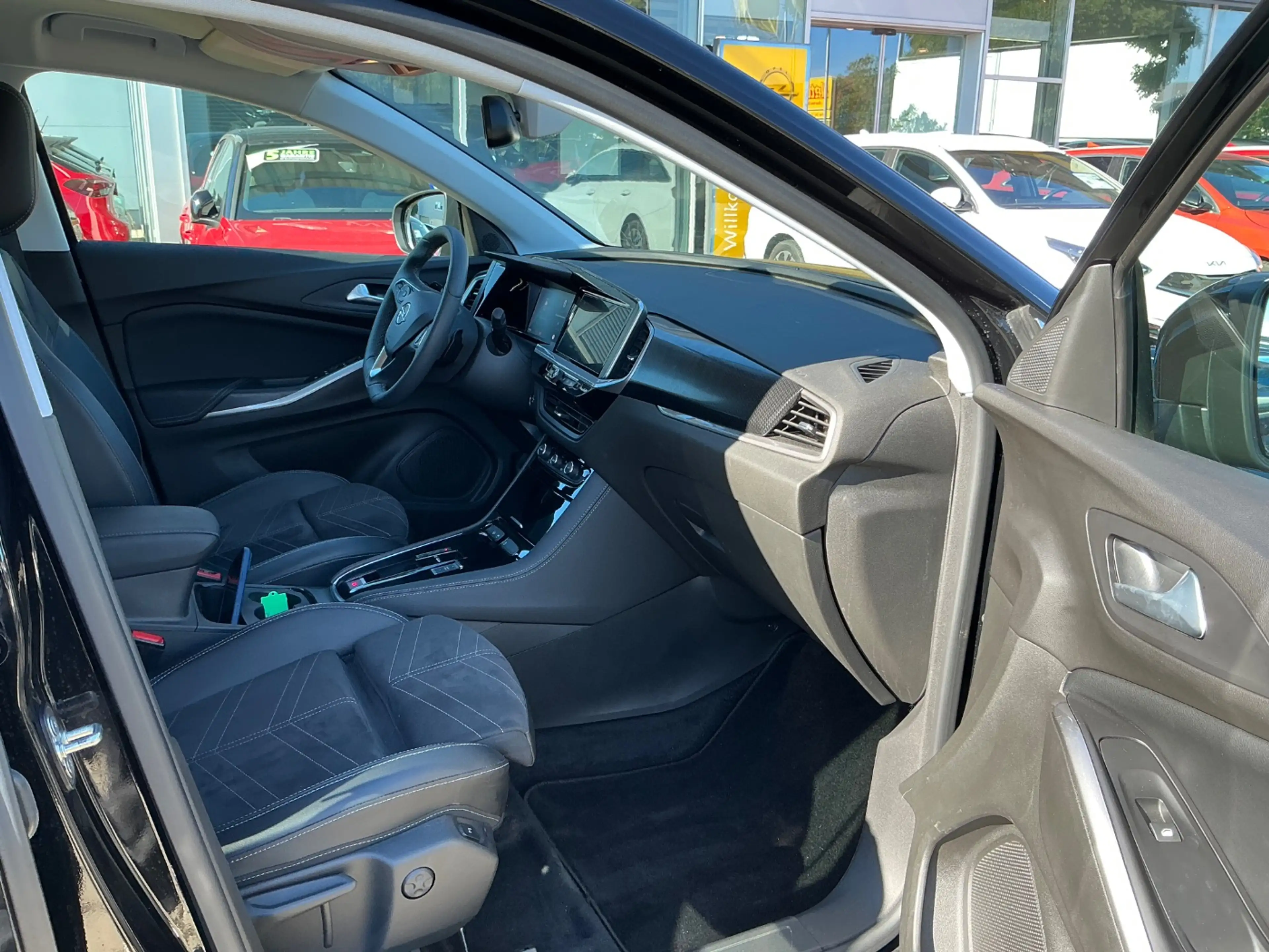 Opel Grandland 1.2 Turbo Ultimate LED+Navi+SHZ+360+LM — photo 12