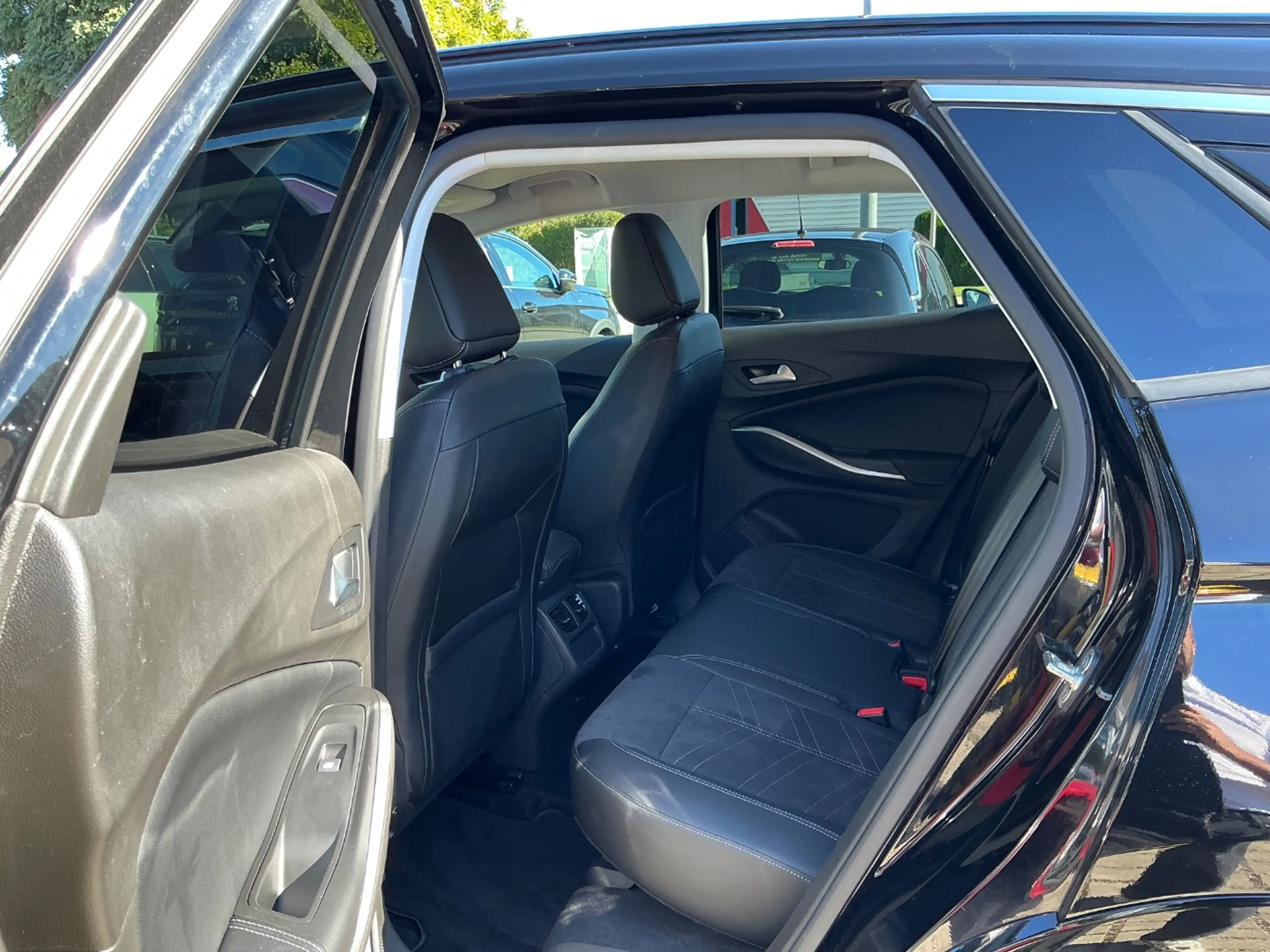 Opel Grandland 1.2 Turbo Ultimate LED+Navi+SHZ+360+LM — photo 10