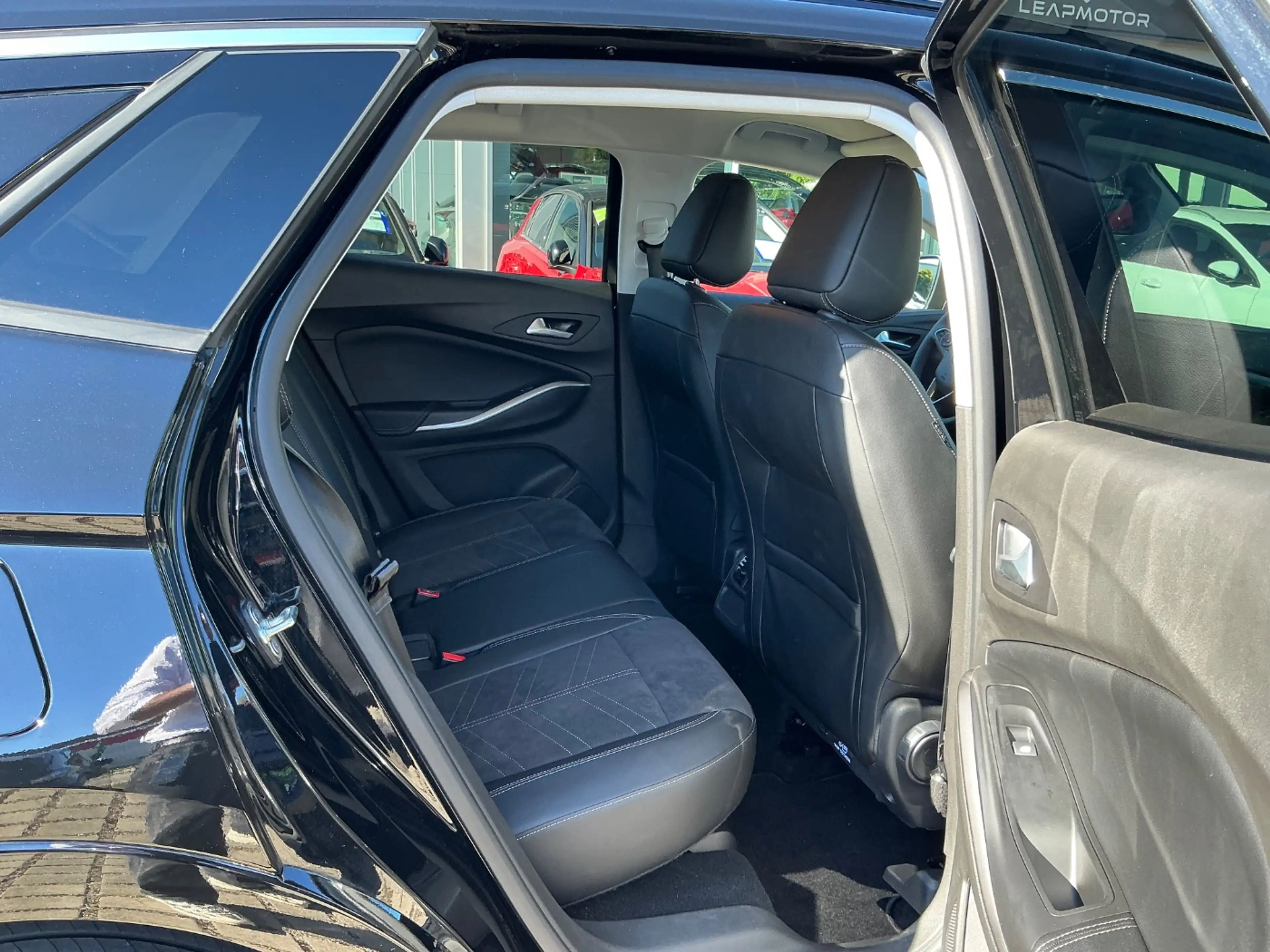 Opel Grandland 1.2 Turbo Ultimate LED+Navi+SHZ+360+LM — photo 11