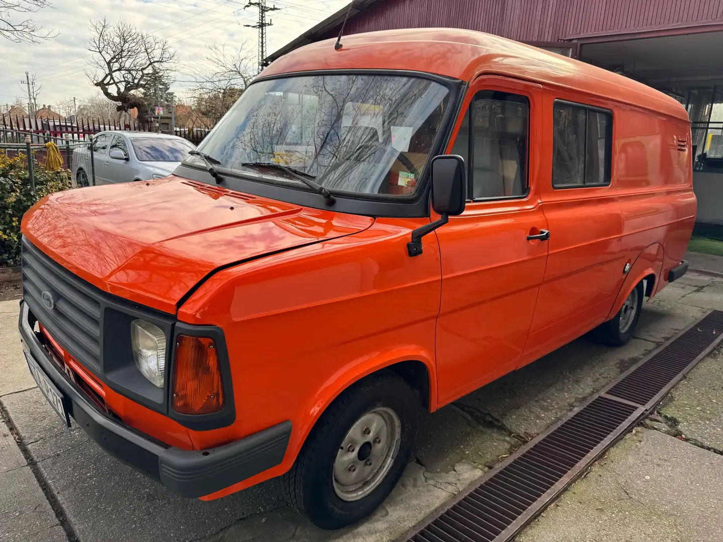 Ford Transit Oldtimer Orange - 1